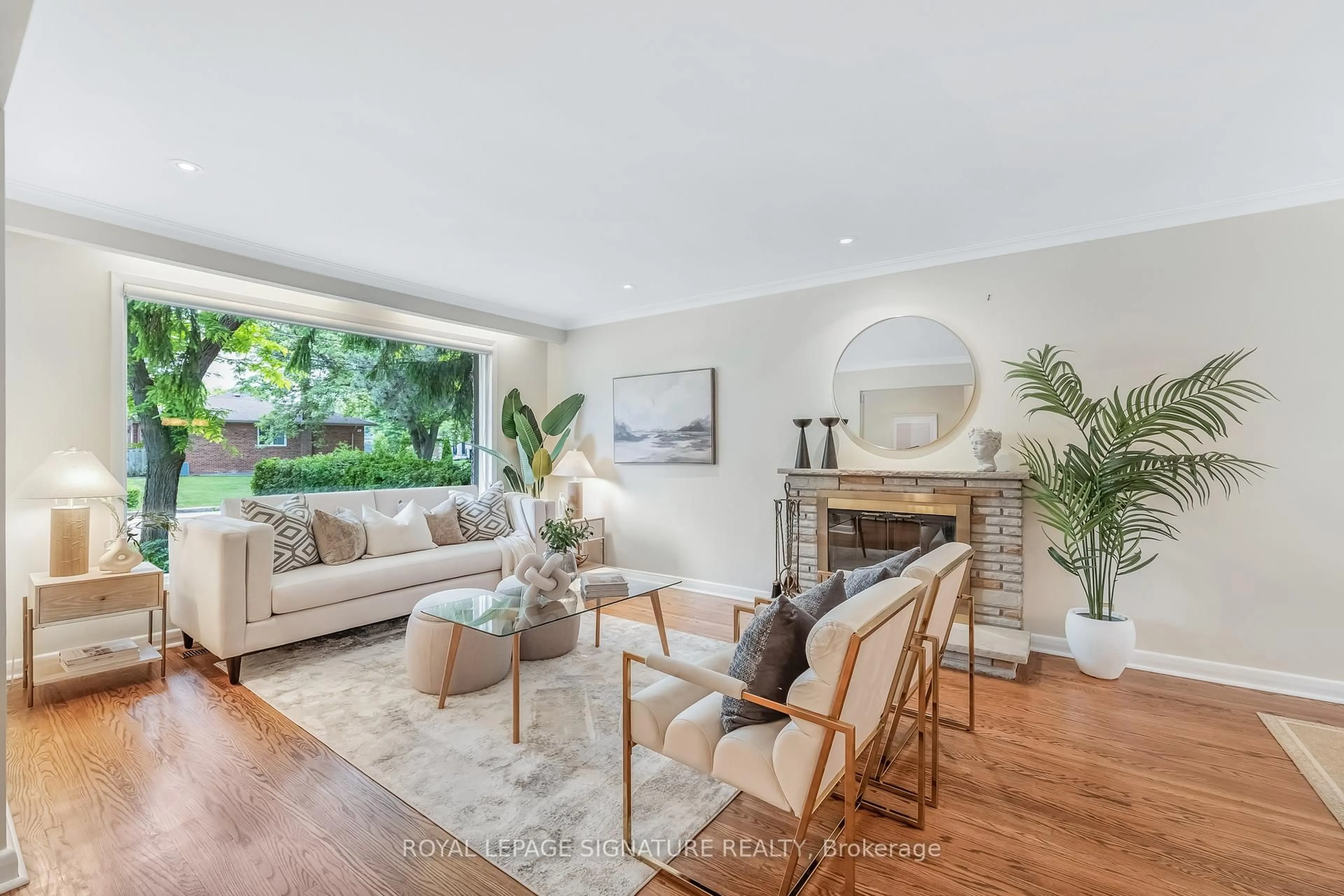 Living room with furniture, unknown for 16 Revcoe Dr, Toronto Ontario M2M 2B8