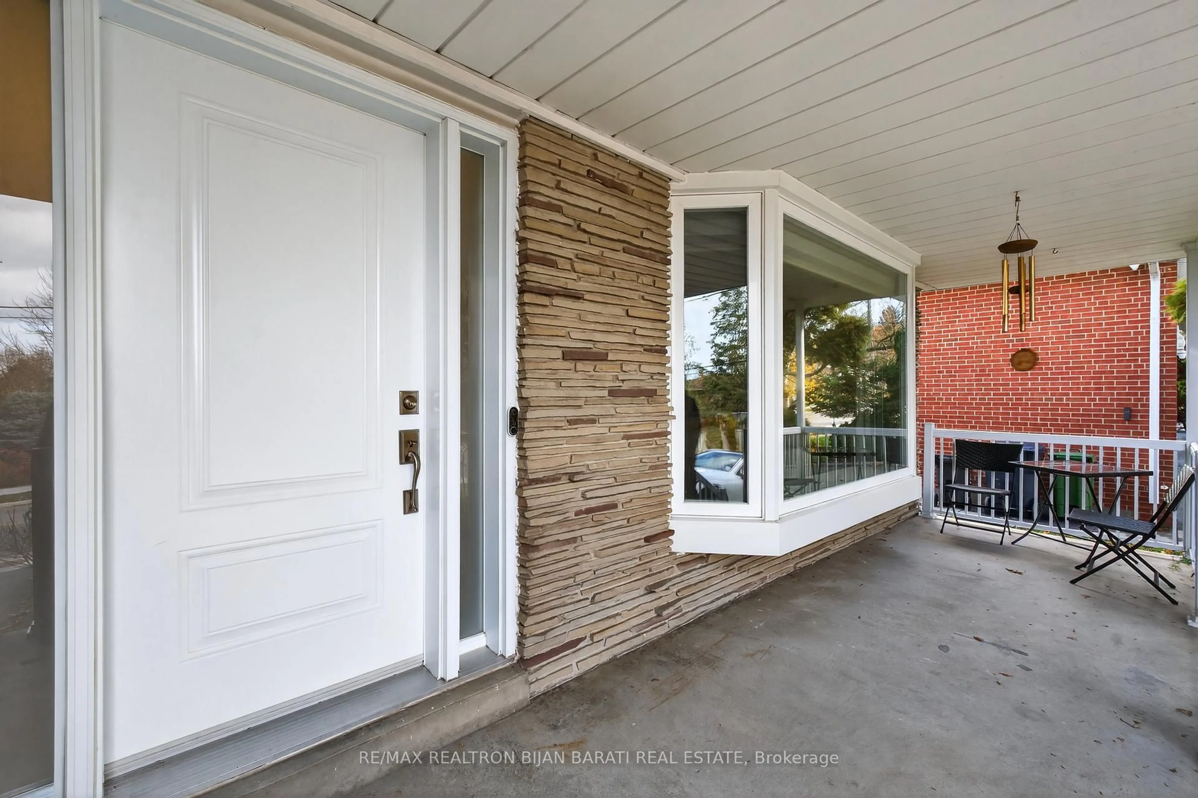 Indoor entryway for 603 Cummer Ave, Toronto Ontario M2K 2M5