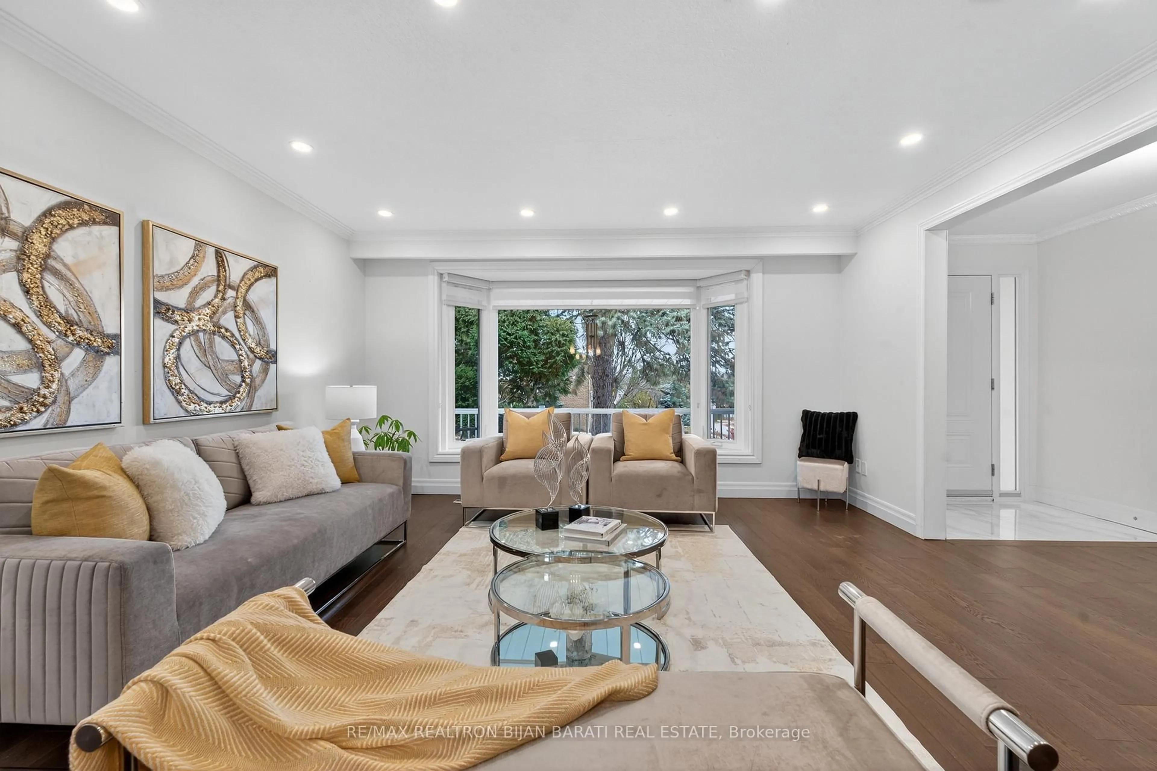 Living room with furniture, unknown for 603 Cummer Ave, Toronto Ontario M2K 2M5