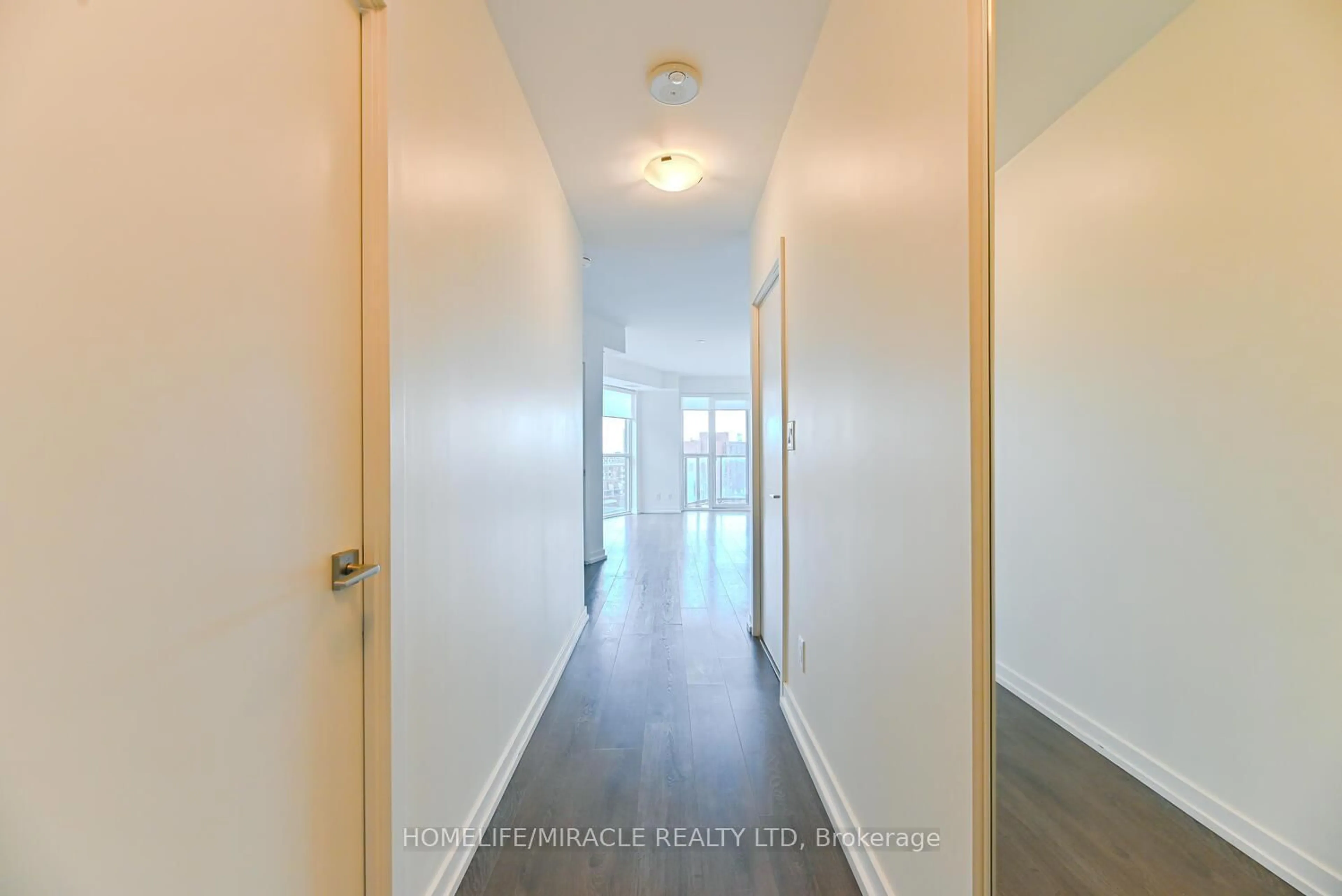 Indoor entryway for 159 Wellesley St #604, Toronto Ontario M4Y 0H5