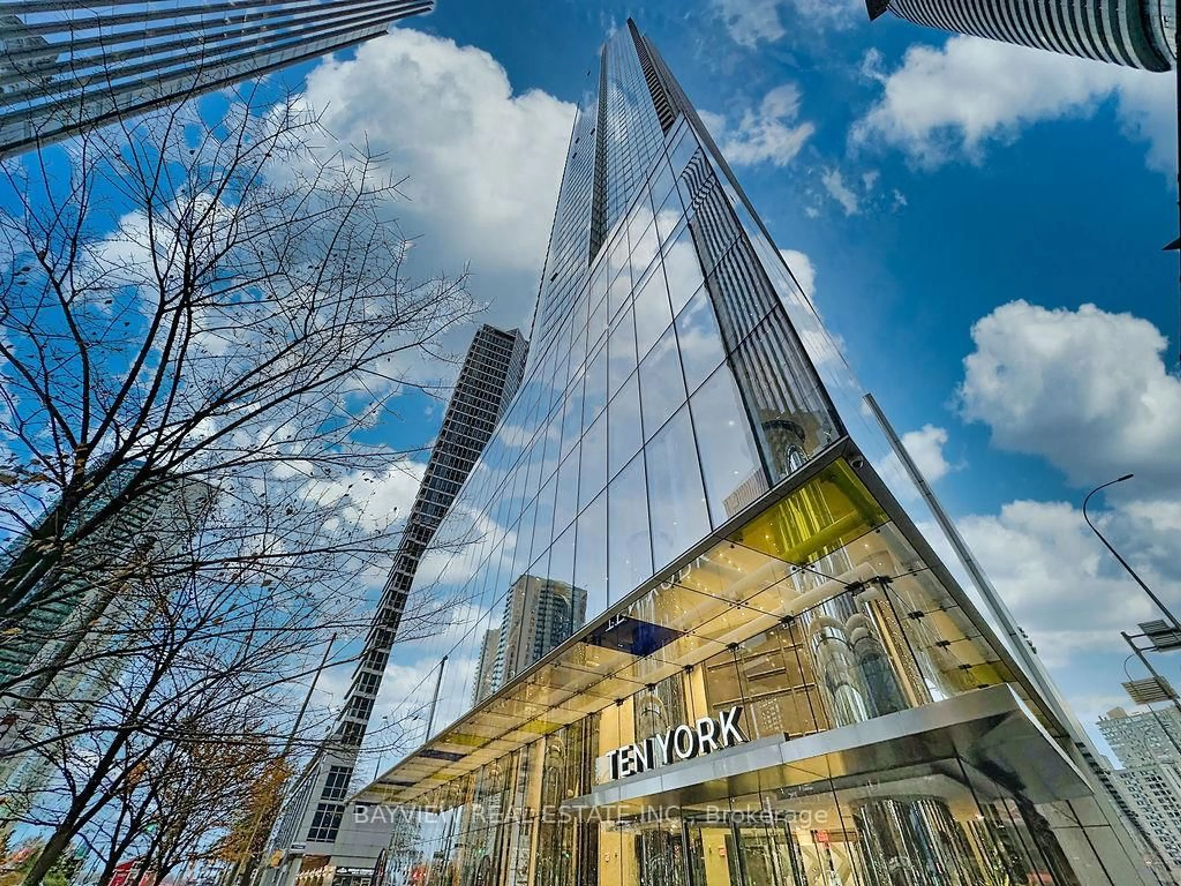 Indoor foyer for 10 York St #4110, Toronto Ontario M5J 2Z2