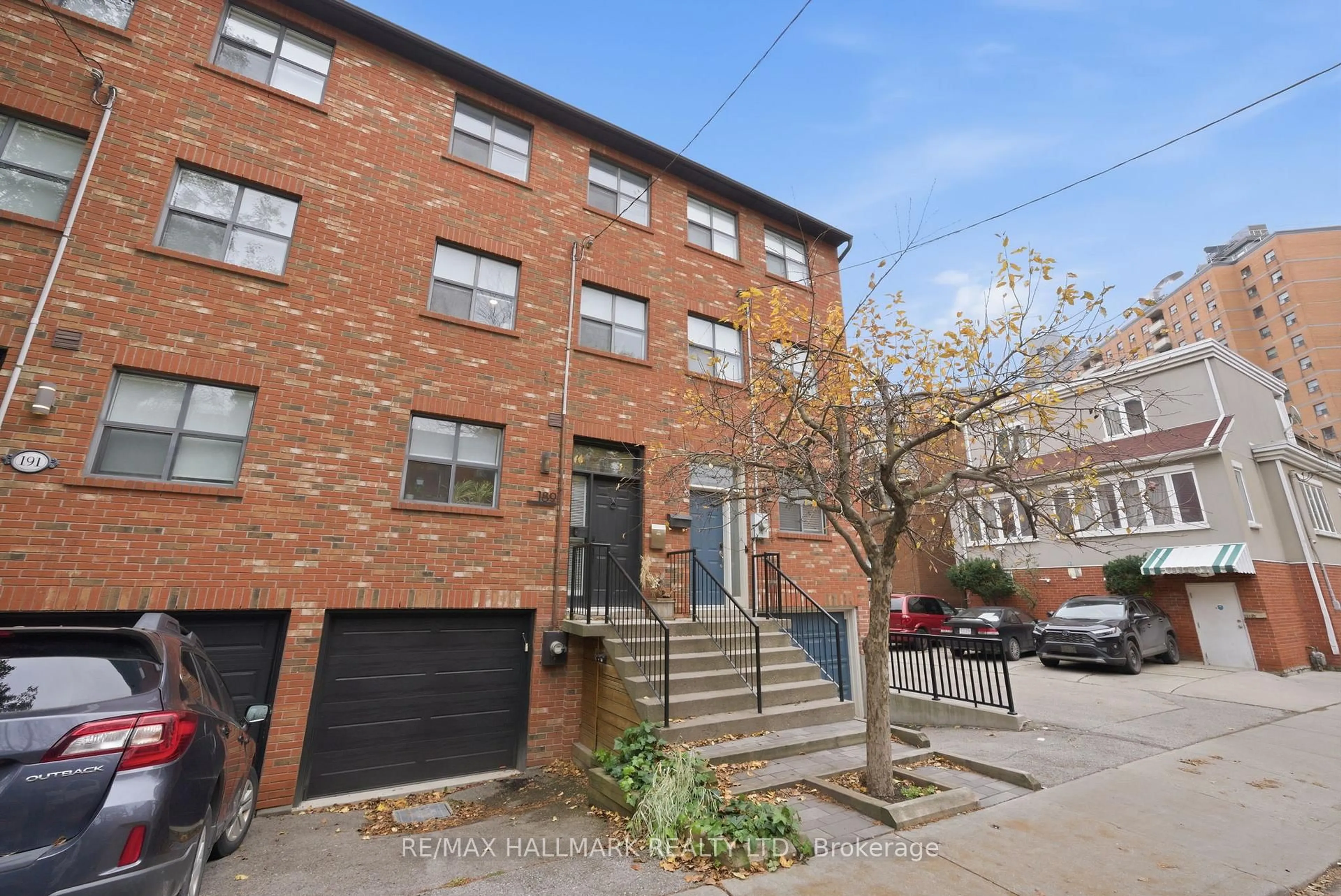 A pic from outside/outdoor area/front of a property/back of a property/a pic from drone, street for 189 Ontario St, Toronto Ontario M5A 2V6