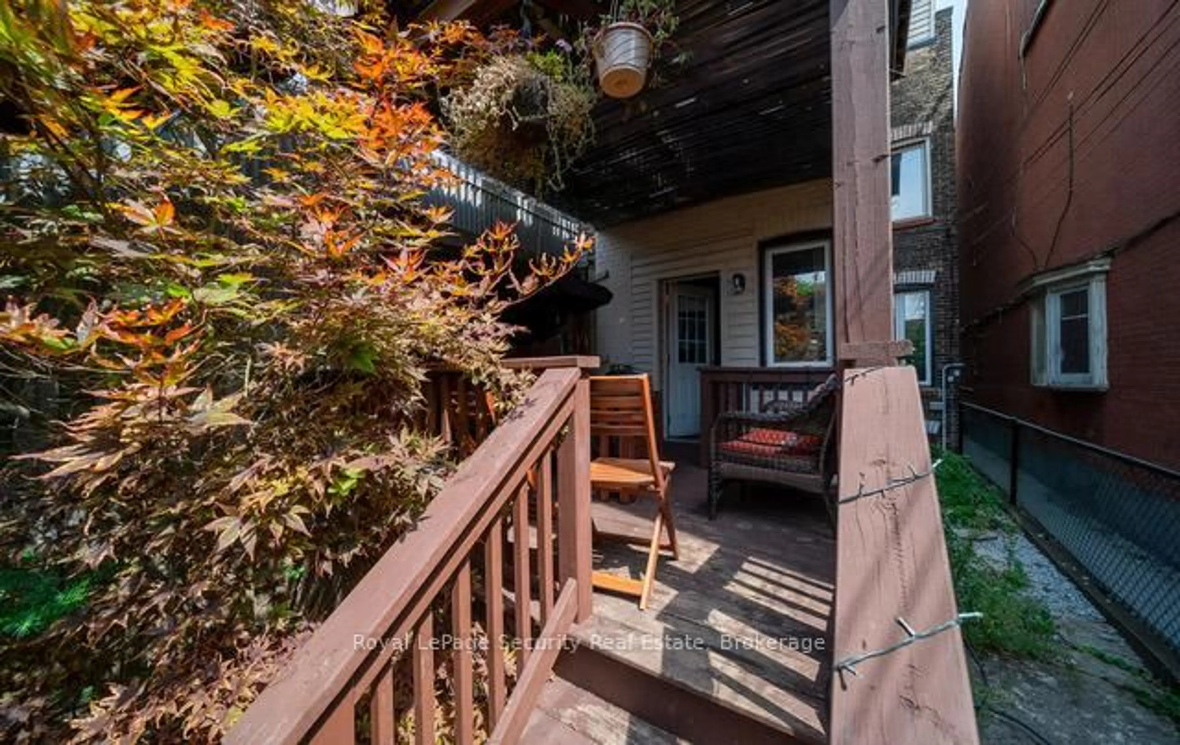 Patio, street for 410 Manning Ave, Toronto Ontario M6G 2V7