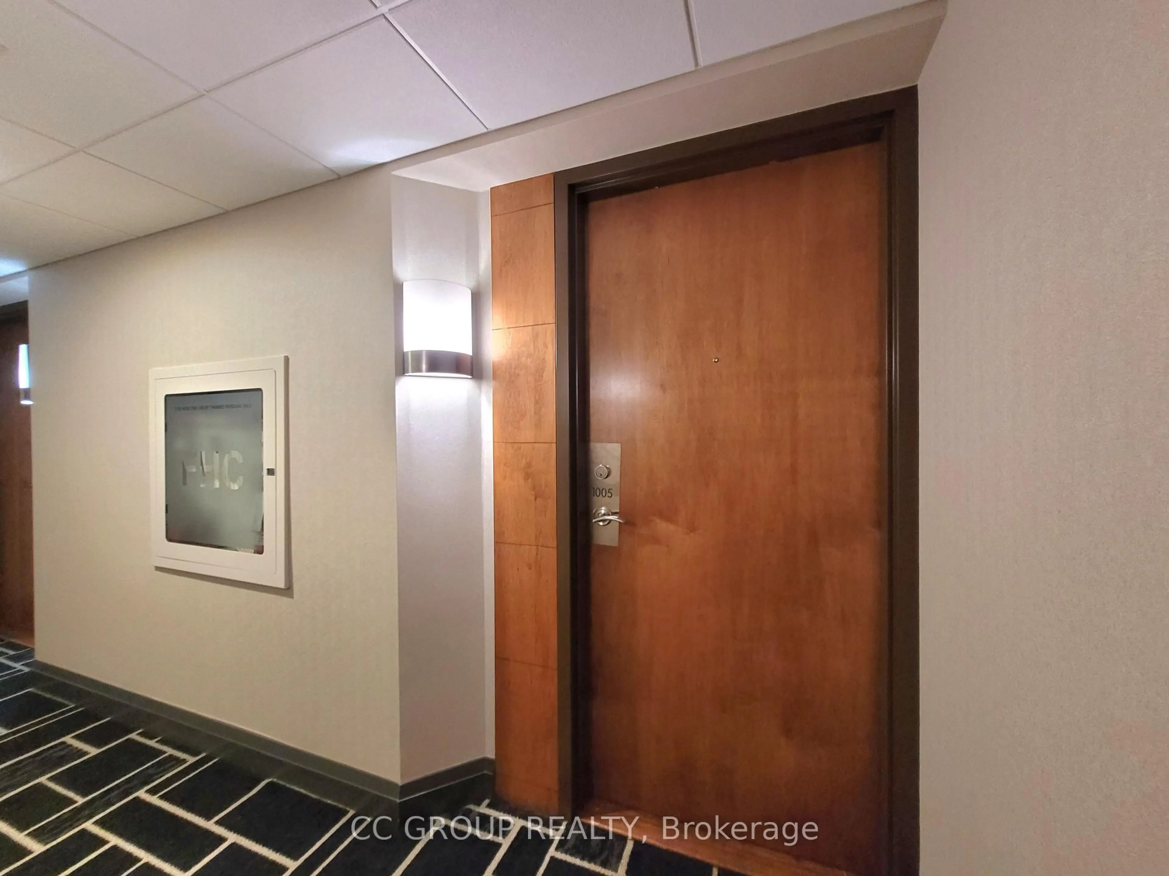 Indoor foyer for 35 Bales Ave #1005, Toronto Ontario M2N 7L7