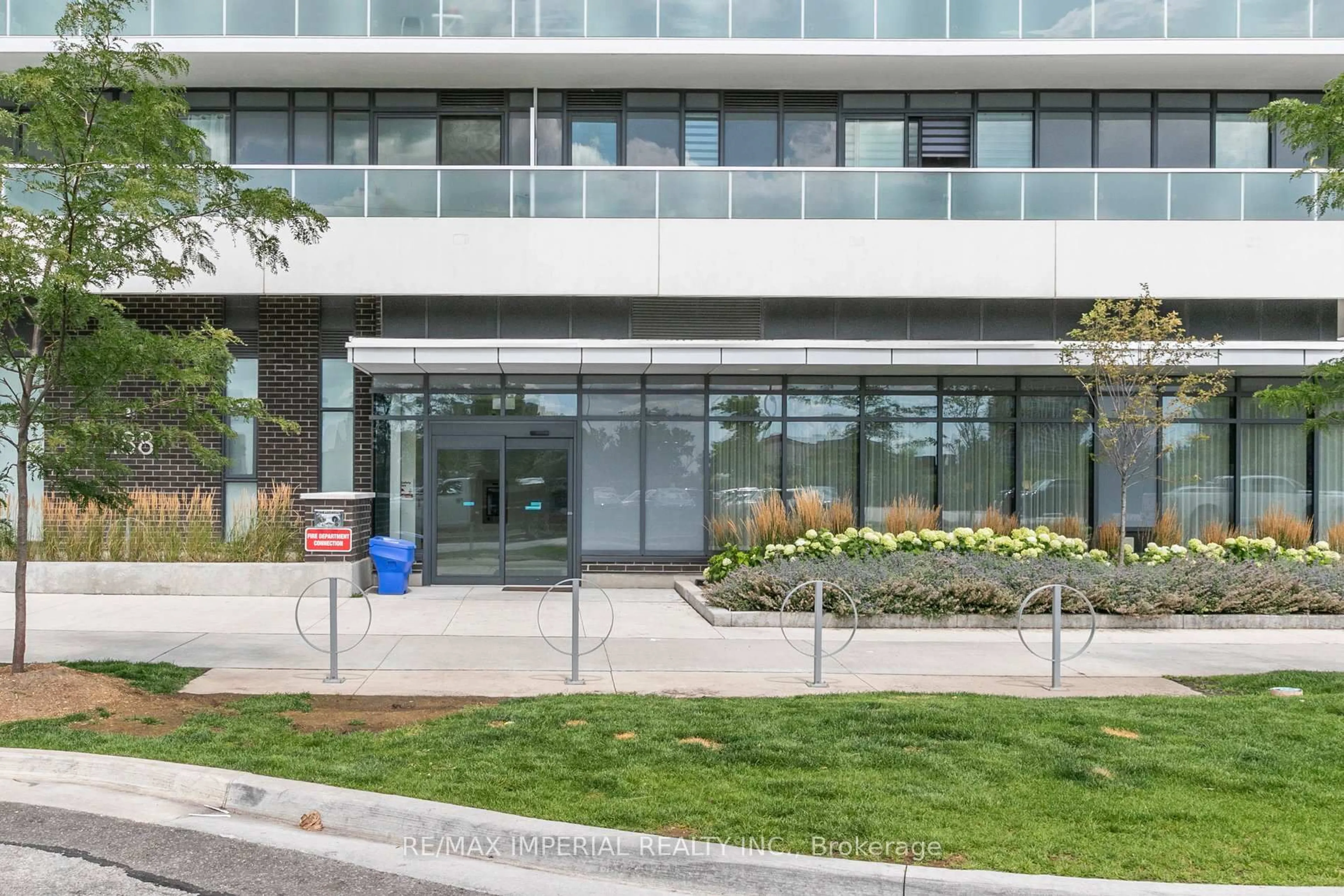 Indoor foyer for 188 Fairview Mall Dr #722, Toronto Ontario M2J 0H7