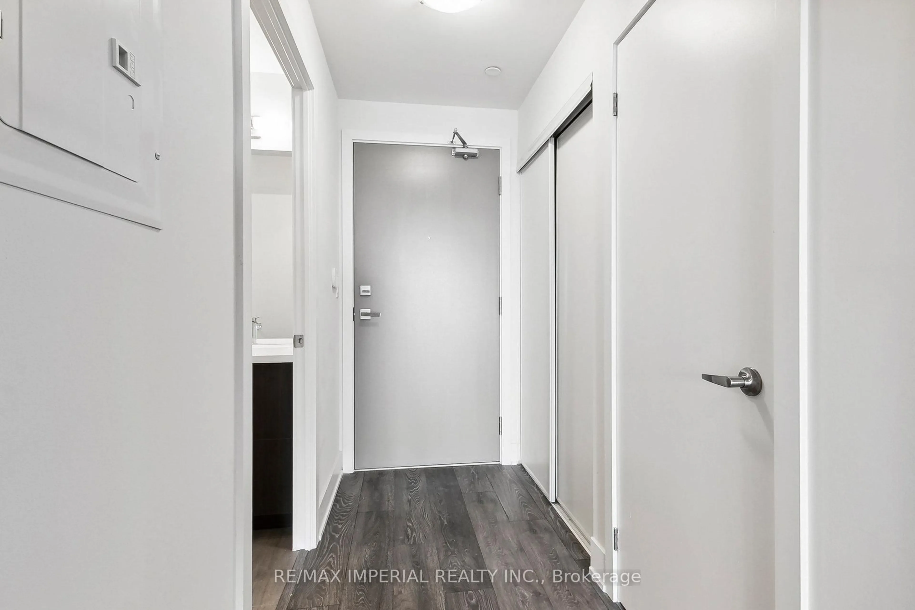 Indoor entryway for 188 Fairview Mall Dr #722, Toronto Ontario M2J 0H7