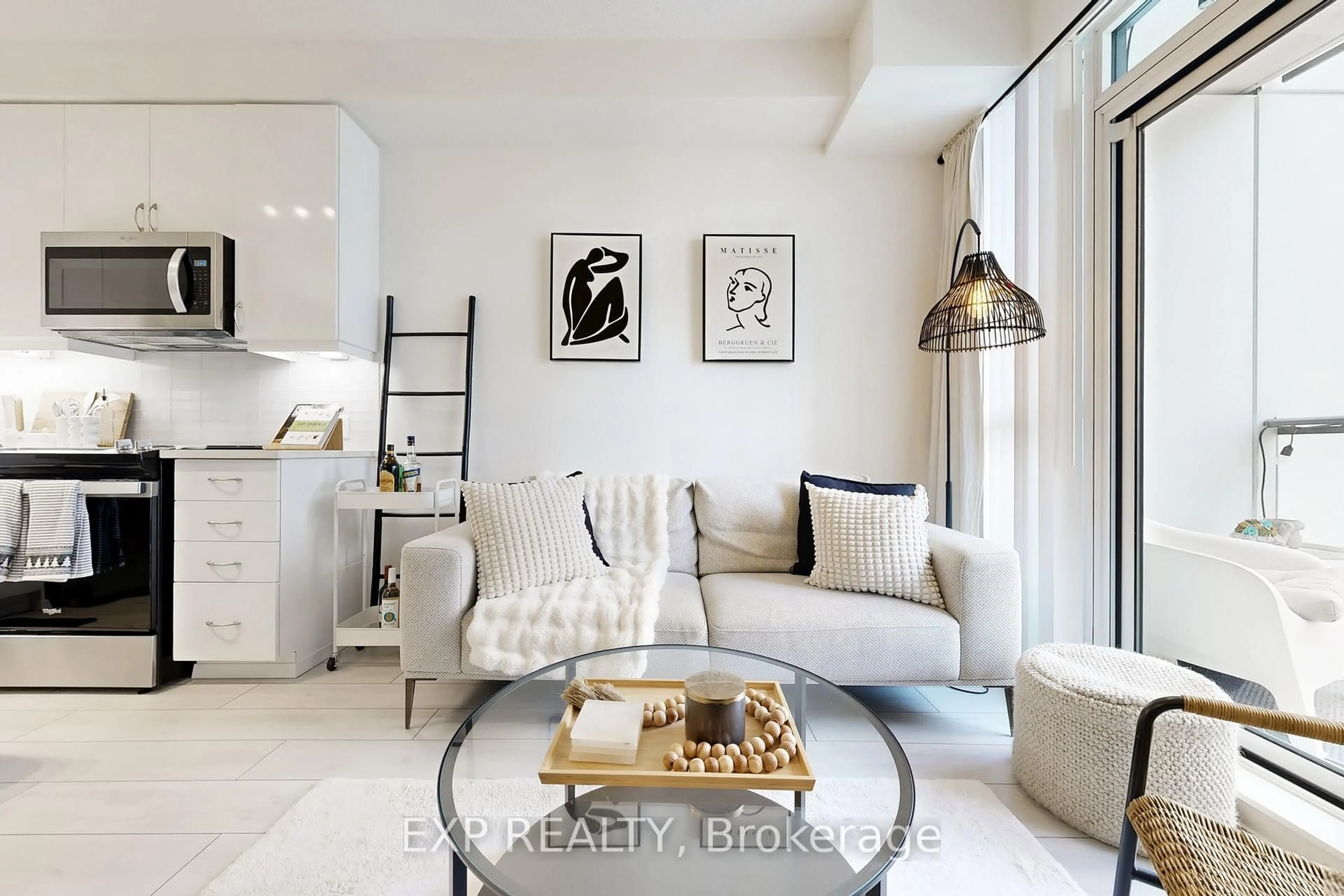 Living room with furniture, unknown for 4955 Yonge St #918, Toronto Ontario M2N 0L8