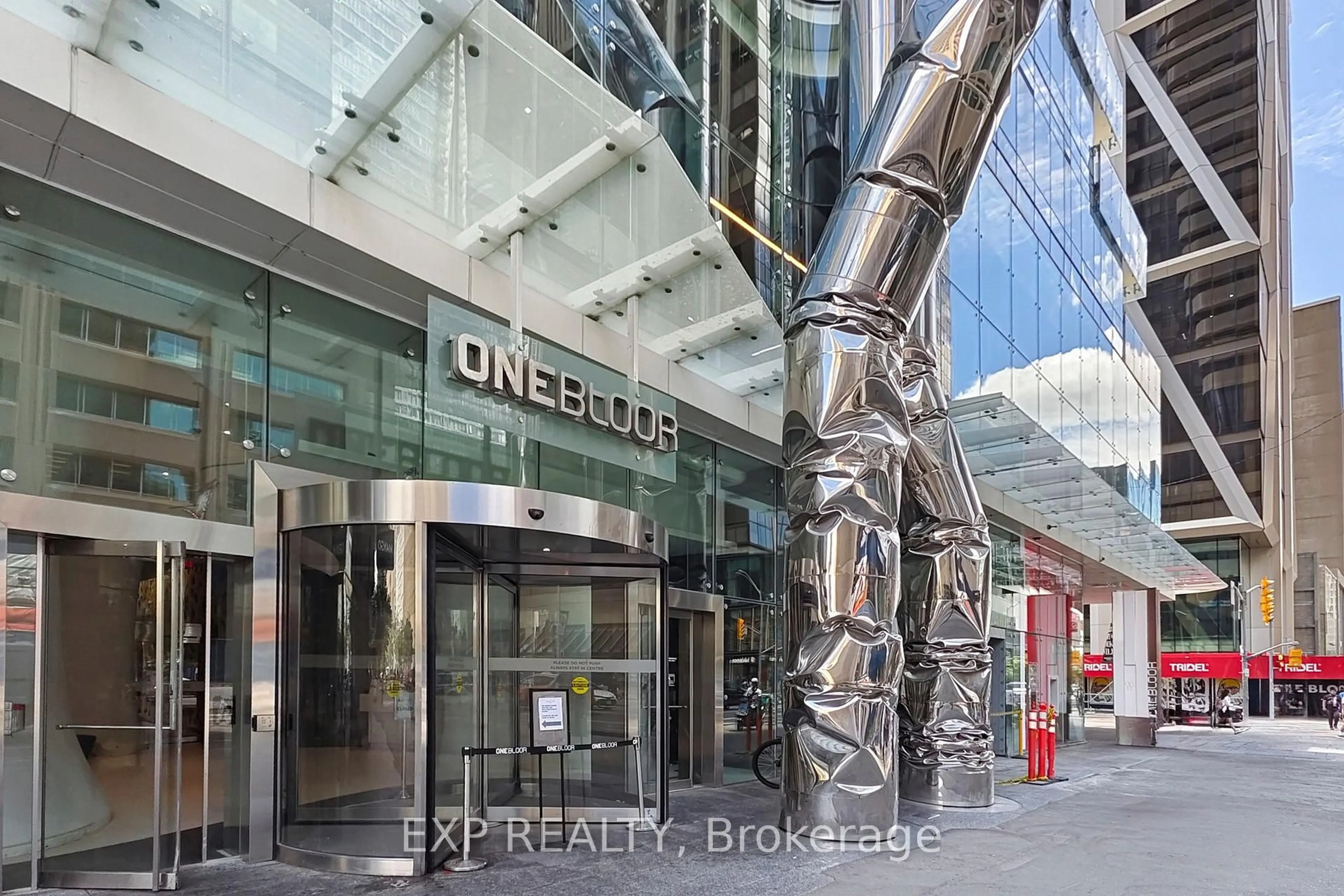 Indoor foyer for 1 Bloor St #3211, Toronto Ontario M4W 1A9