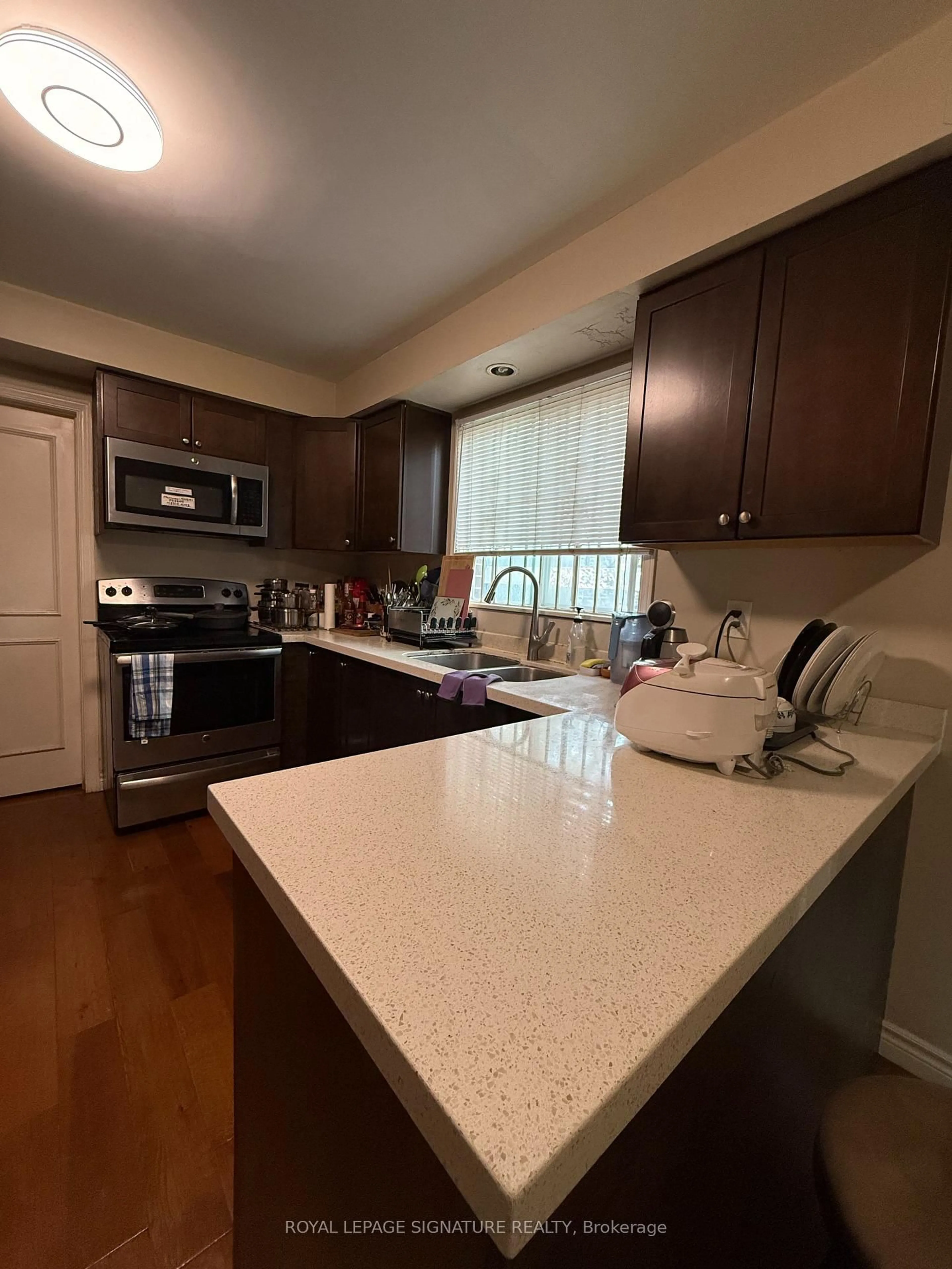 Standard kitchen, unknown for 10 Teagarden Crt, Toronto Ontario M2N 5Z9