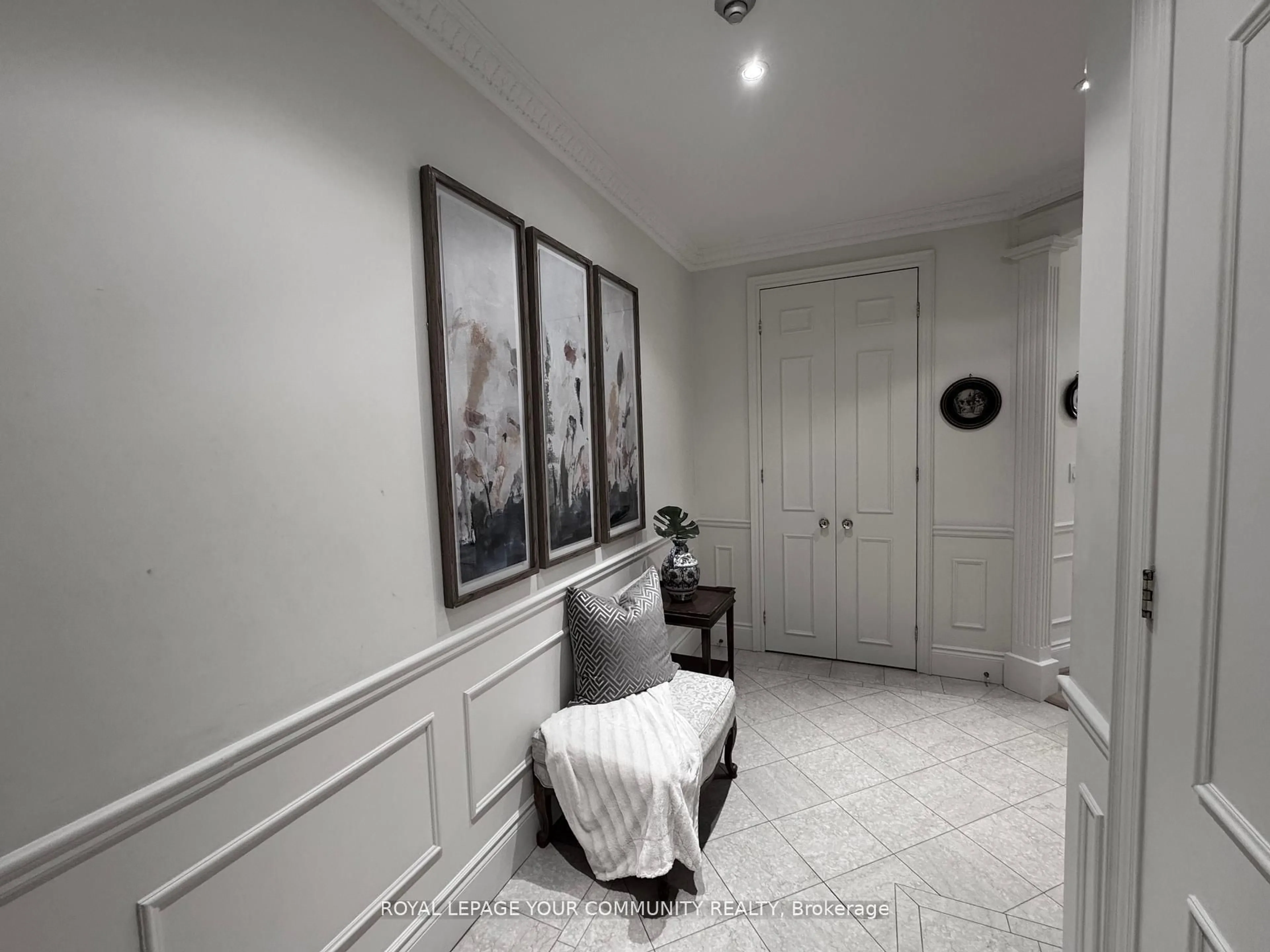 Indoor entryway for 88 Grandview Way #112, Toronto Ontario M2N 6V6