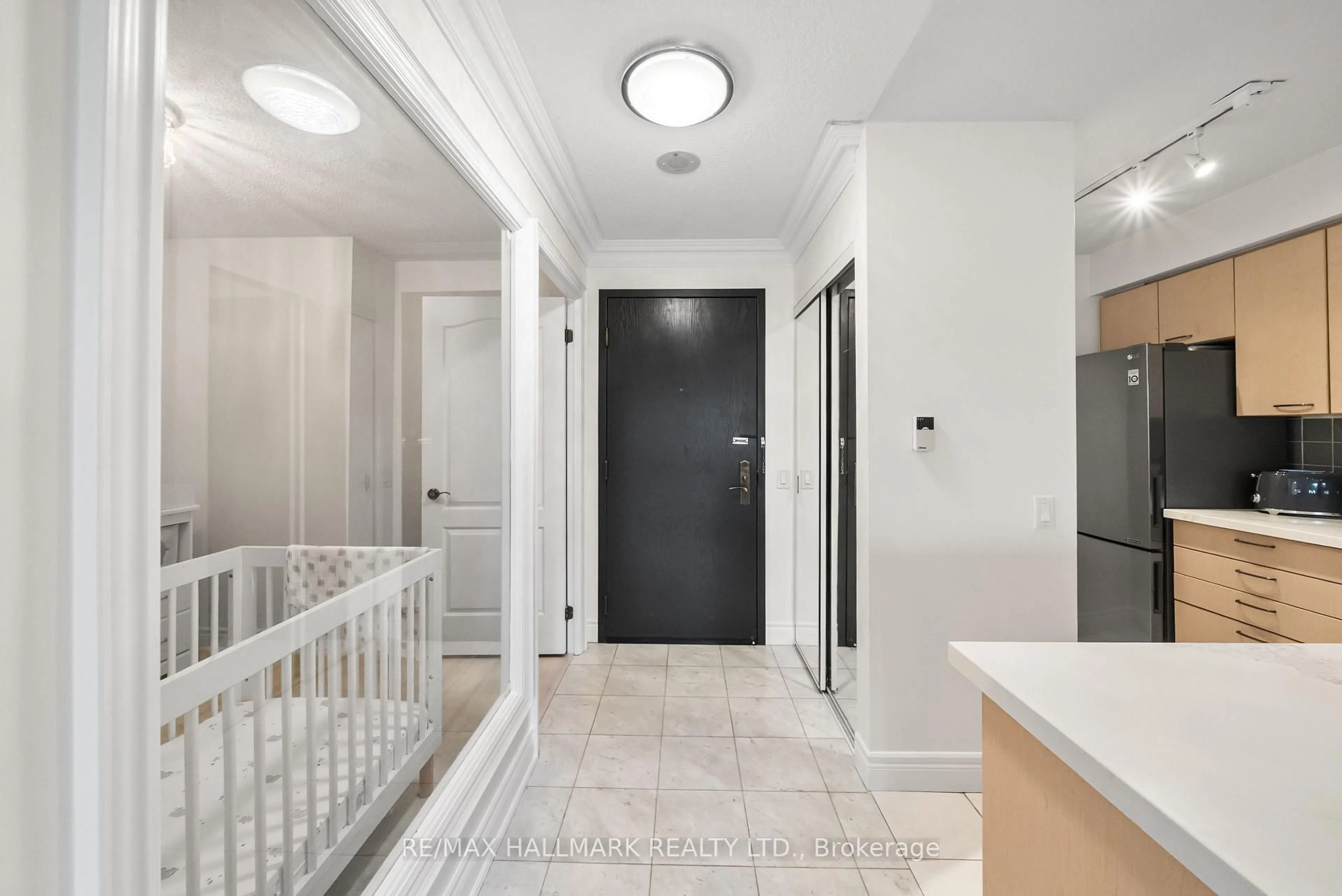 Indoor entryway for 2 Clairtrell Rd #309, Toronto Ontario M2N 7H5
