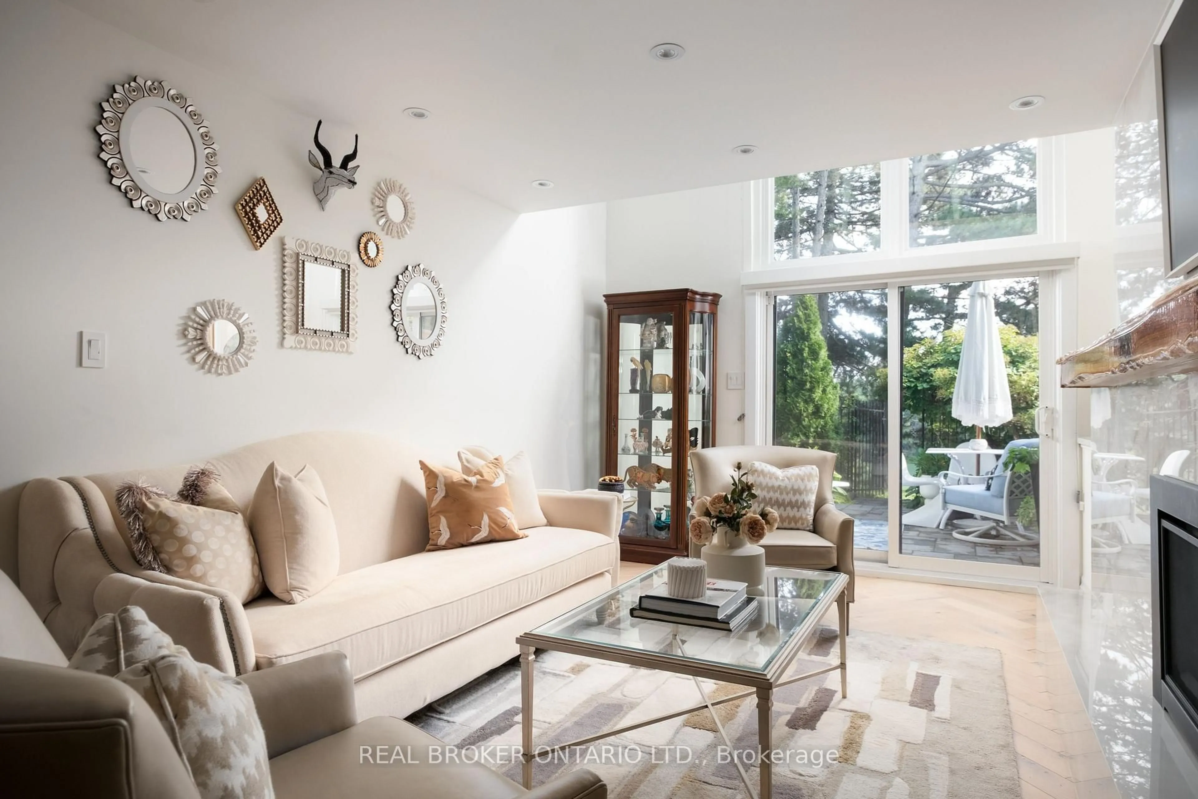 Living room with furniture, unknown for 187 Sherwood Ave #B, Toronto Ontario M4P 2A9