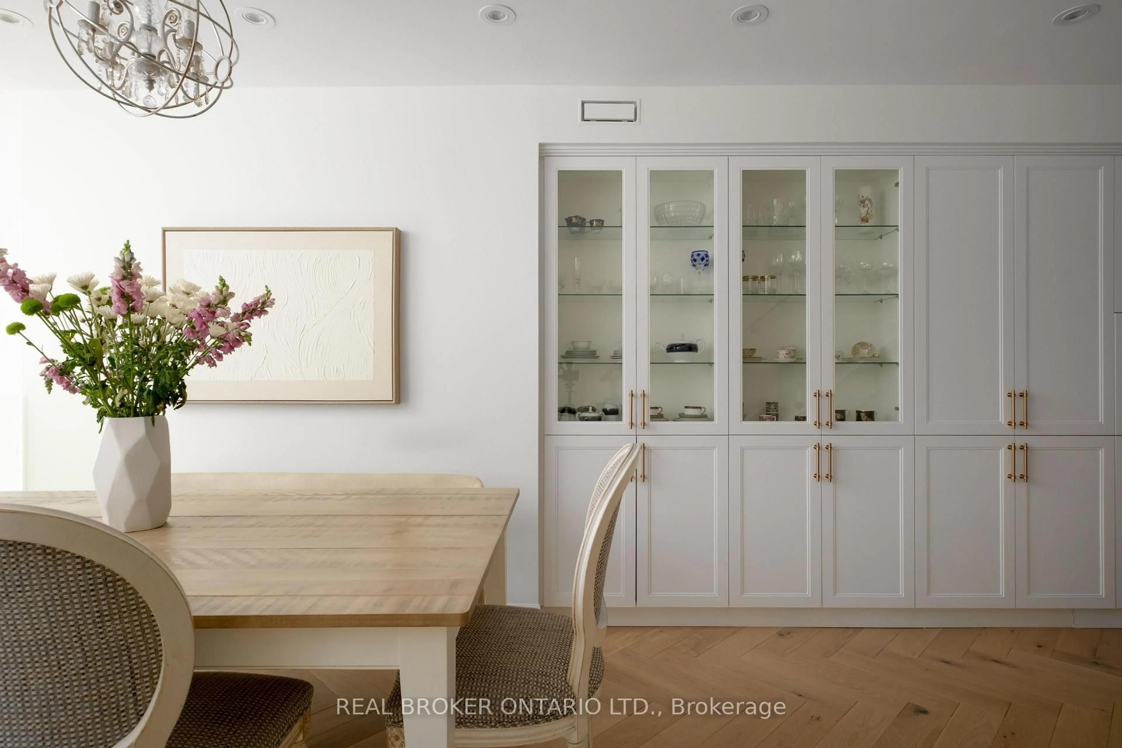 Dining room, wood/laminate floor for 187 Sherwood Ave #B, Toronto Ontario M4P 2A9