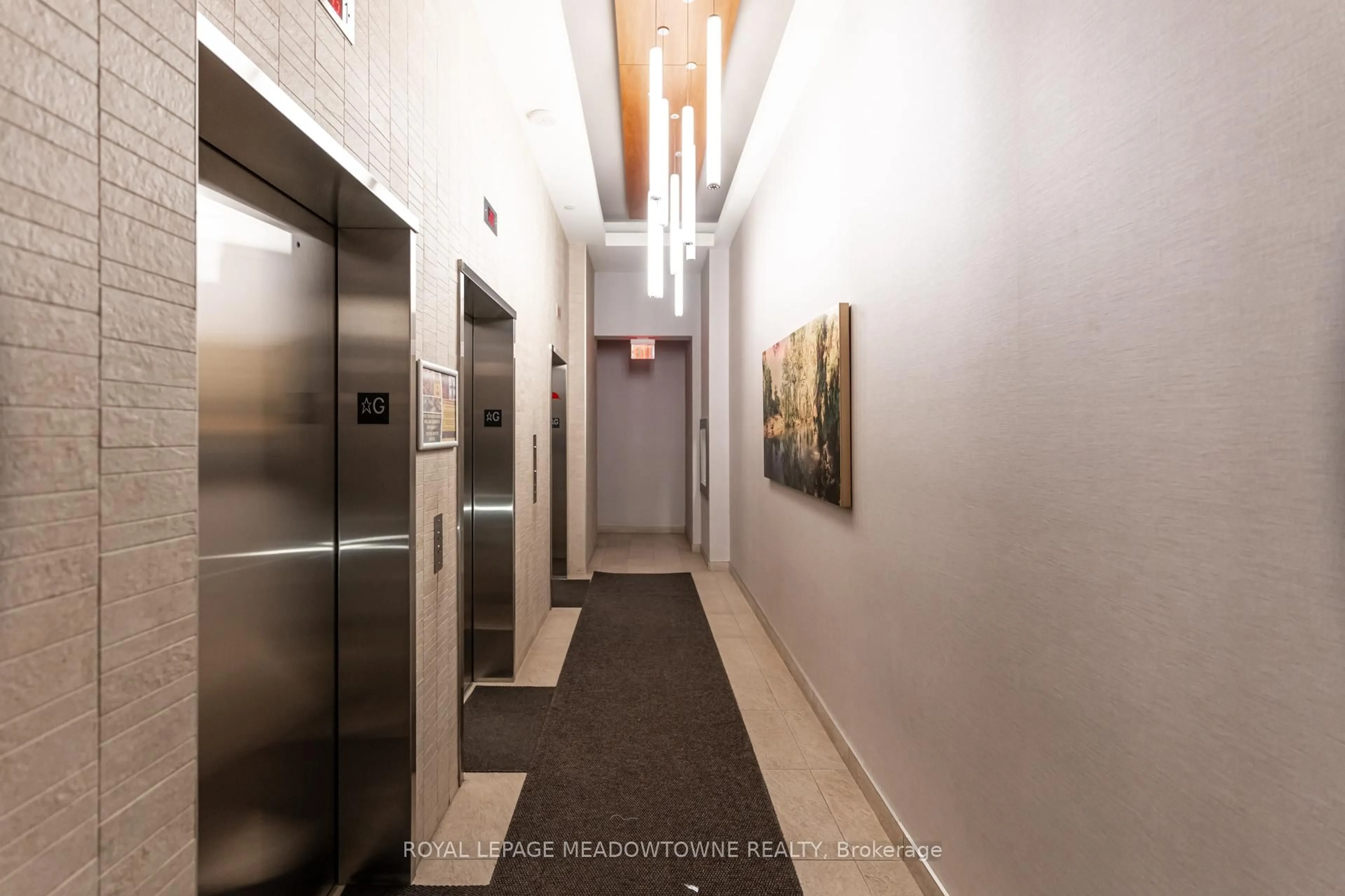 Indoor foyer for 72 Esther Shiner Blvd #1009, Toronto Ontario M2K 0C4