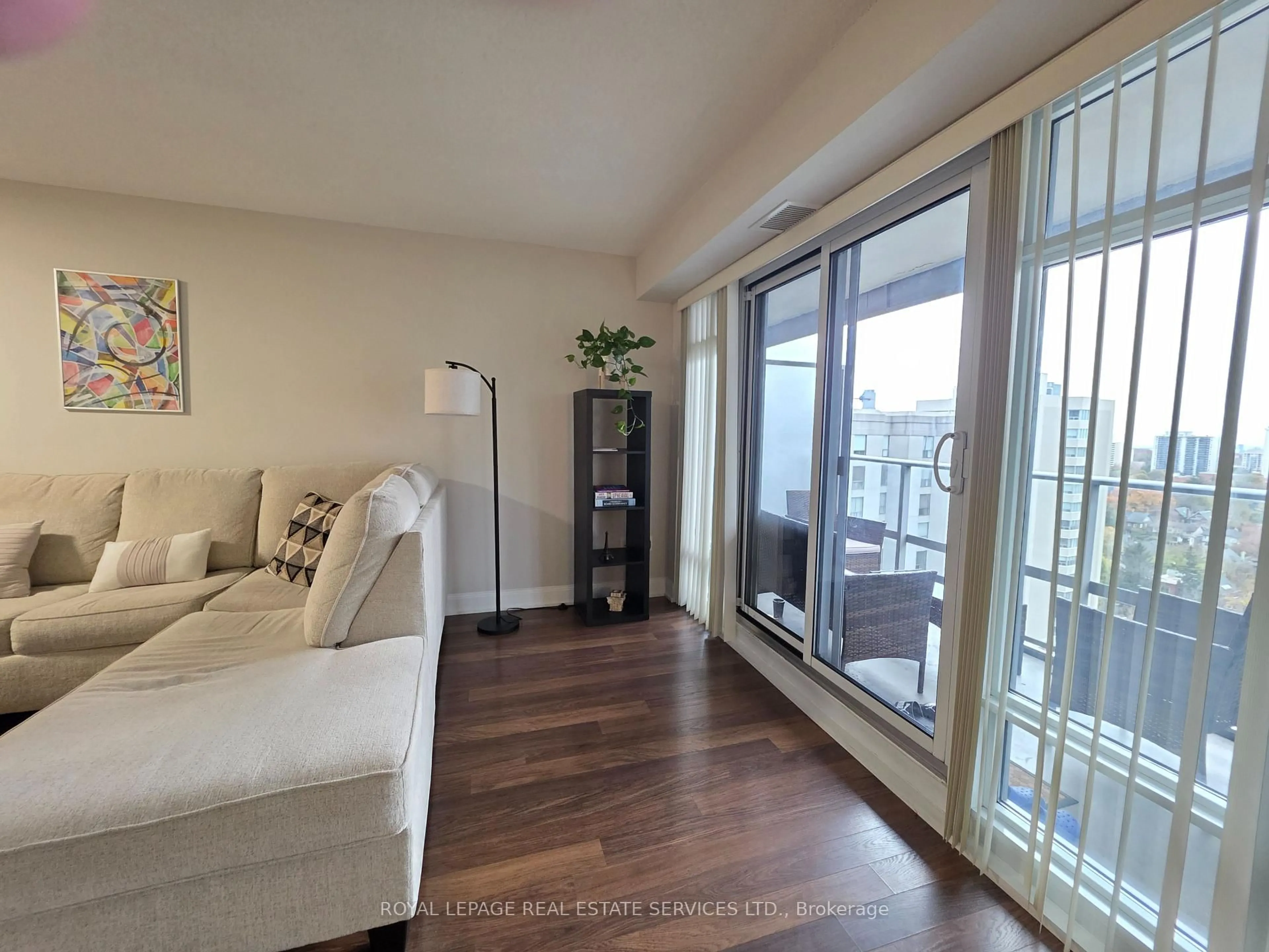 Living room with furniture, wood/laminate floor for 2191 Yonge St #1804, Toronto Ontario M4S 3H8