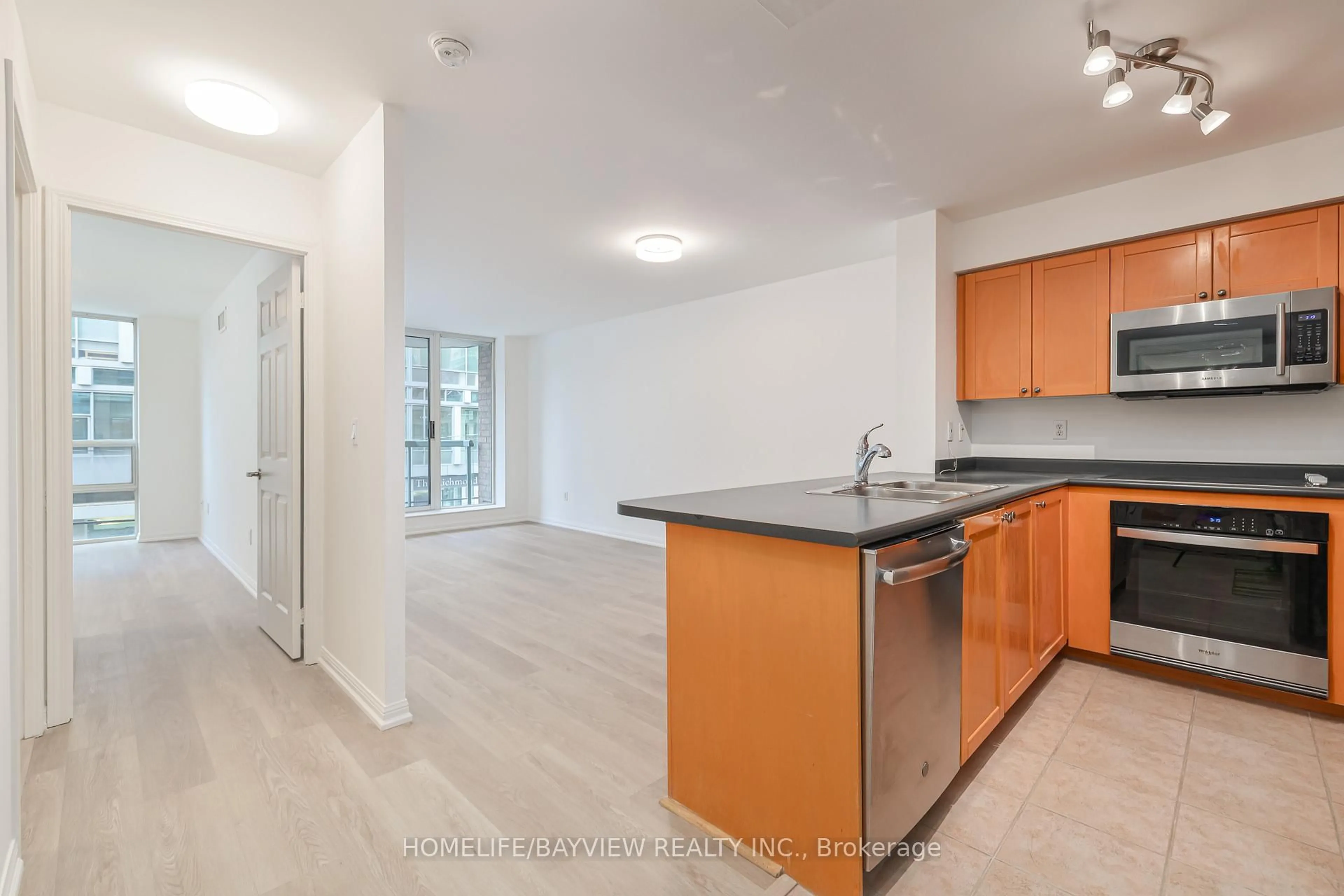 Standard kitchen, floor is not visible for 311 Richmond St #305, Toronto Ontario M5A 4S8