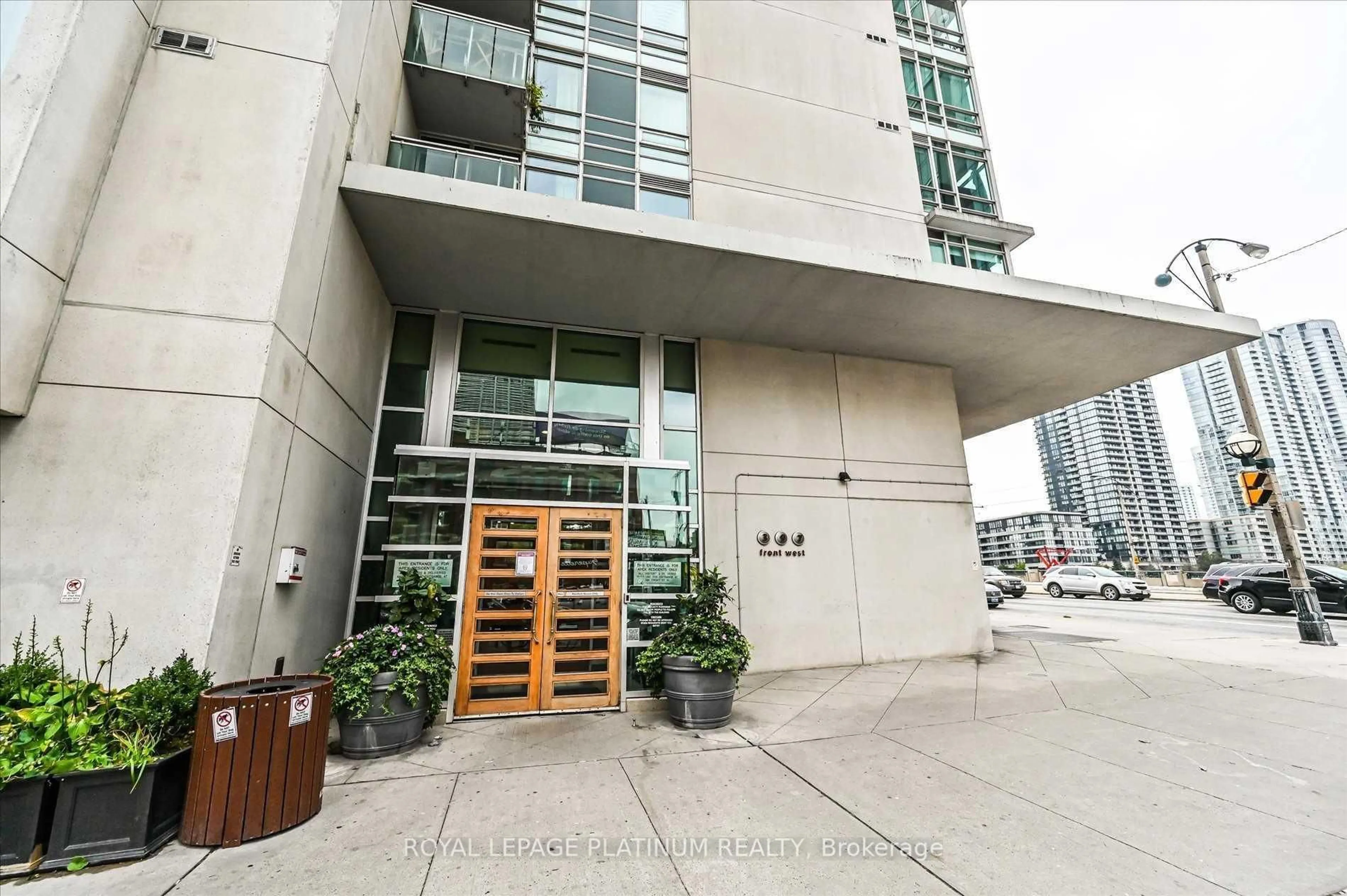 Indoor foyer for 397 Front St #2309, Toronto Ontario M5V 3S1