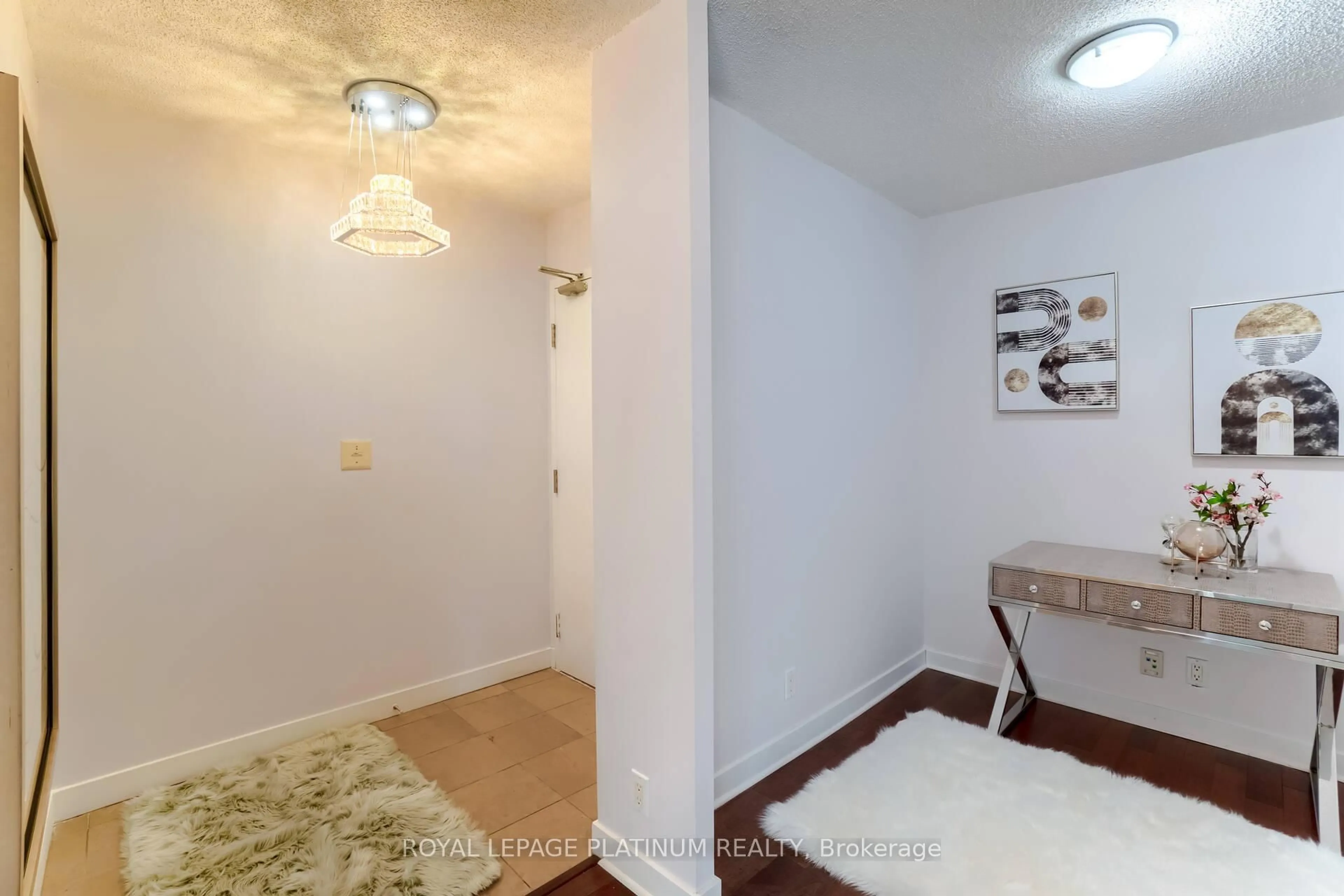 Indoor entryway for 397 Front St #2309, Toronto Ontario M5V 3S1