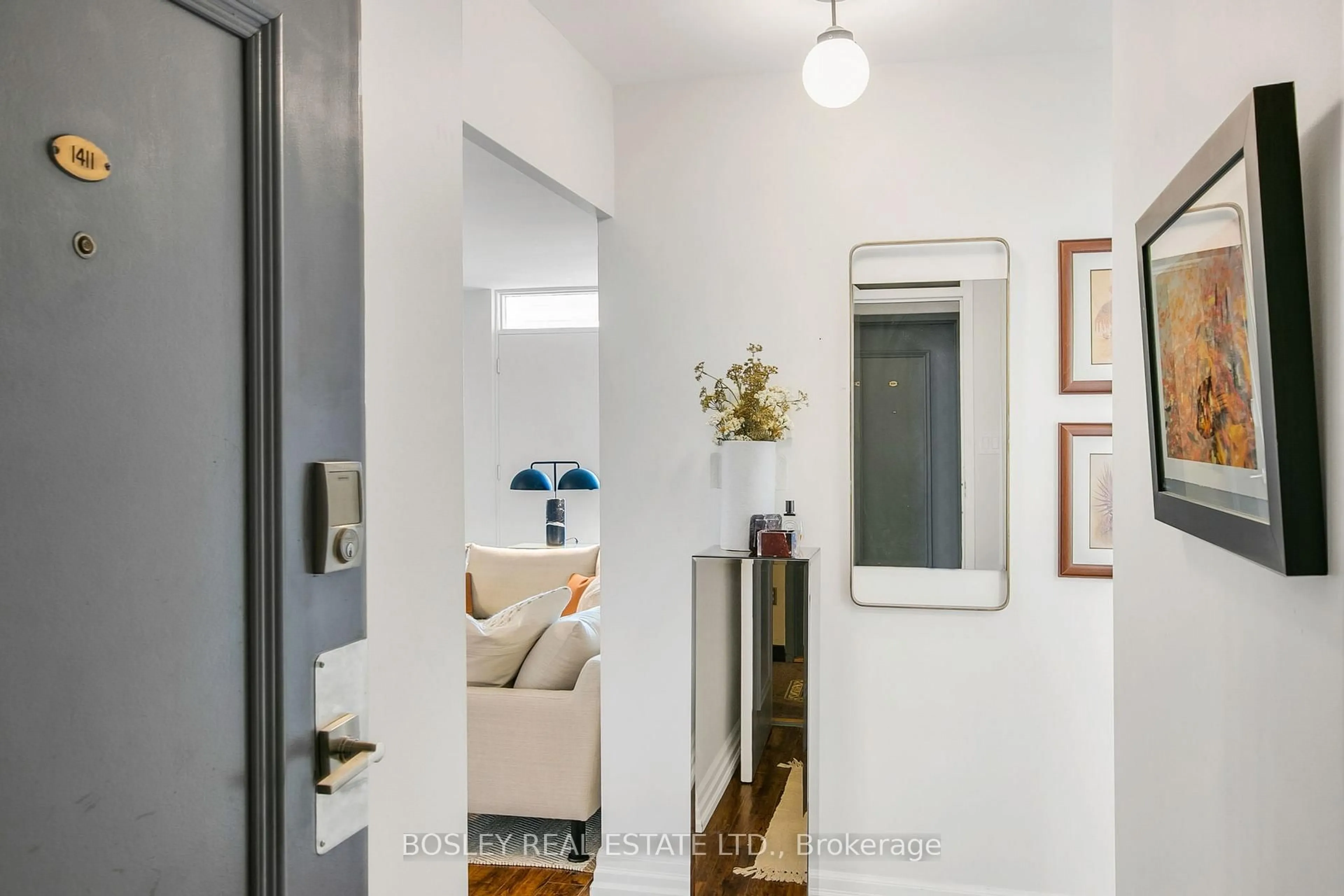 Indoor entryway for 10 Edgecliff Gfwy #1411, Toronto Ontario M3C 3A3