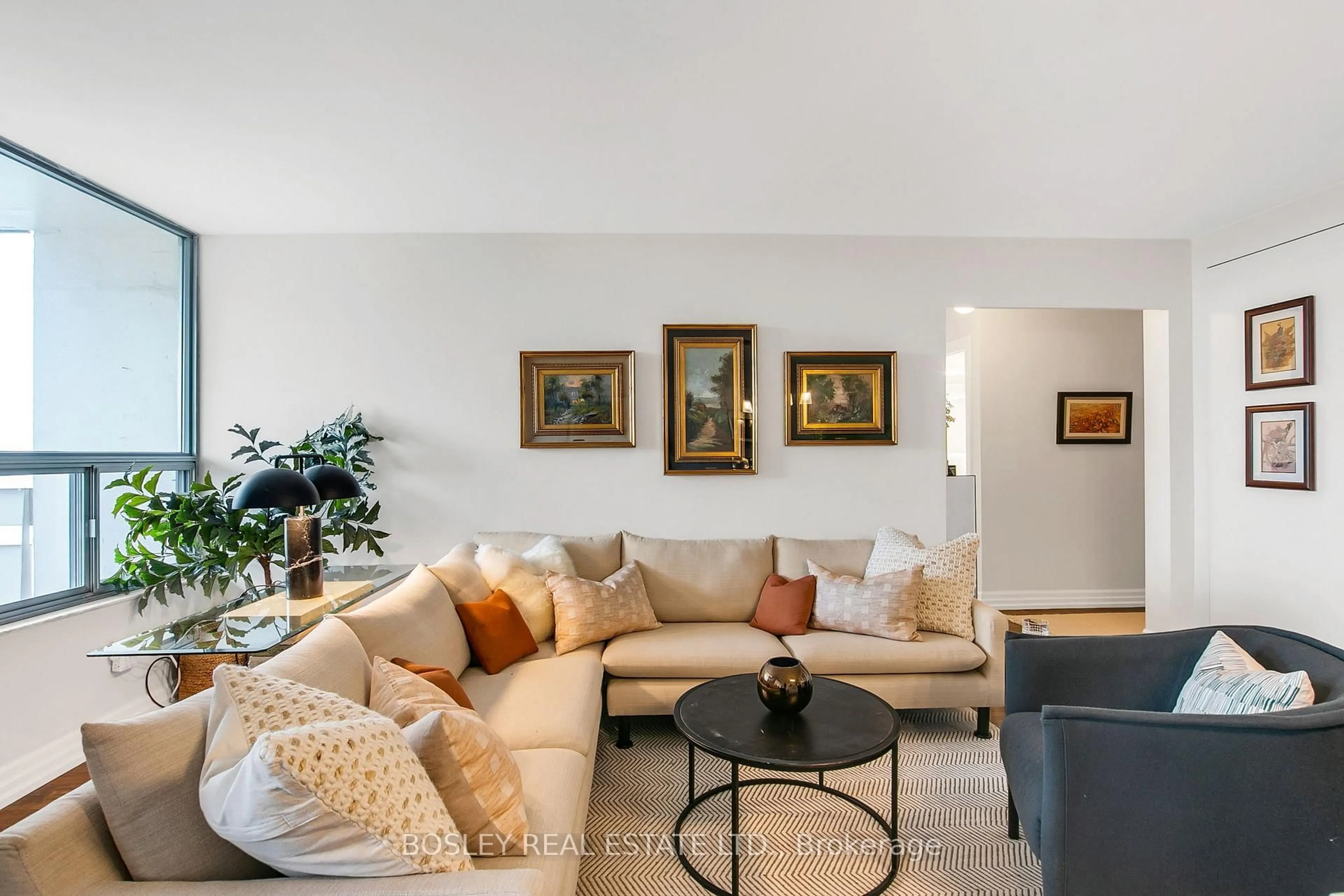 Living room with furniture, ceramic/tile floor for 10 Edgecliff Gfwy #1411, Toronto Ontario M3C 3A3