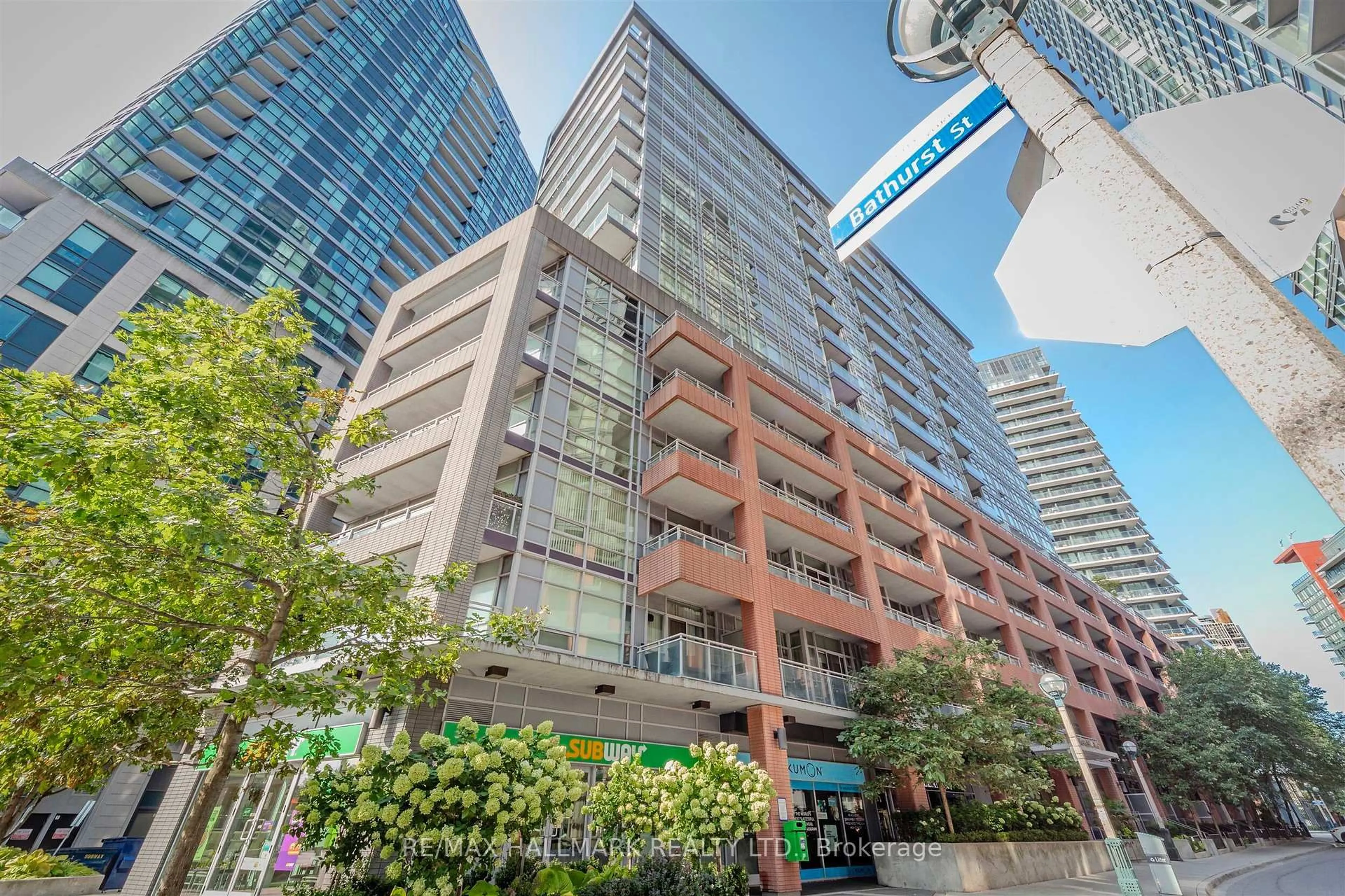 Patio, unknown for 15 Bruyeres Mews #1001, Toronto Ontario M5V 0A7