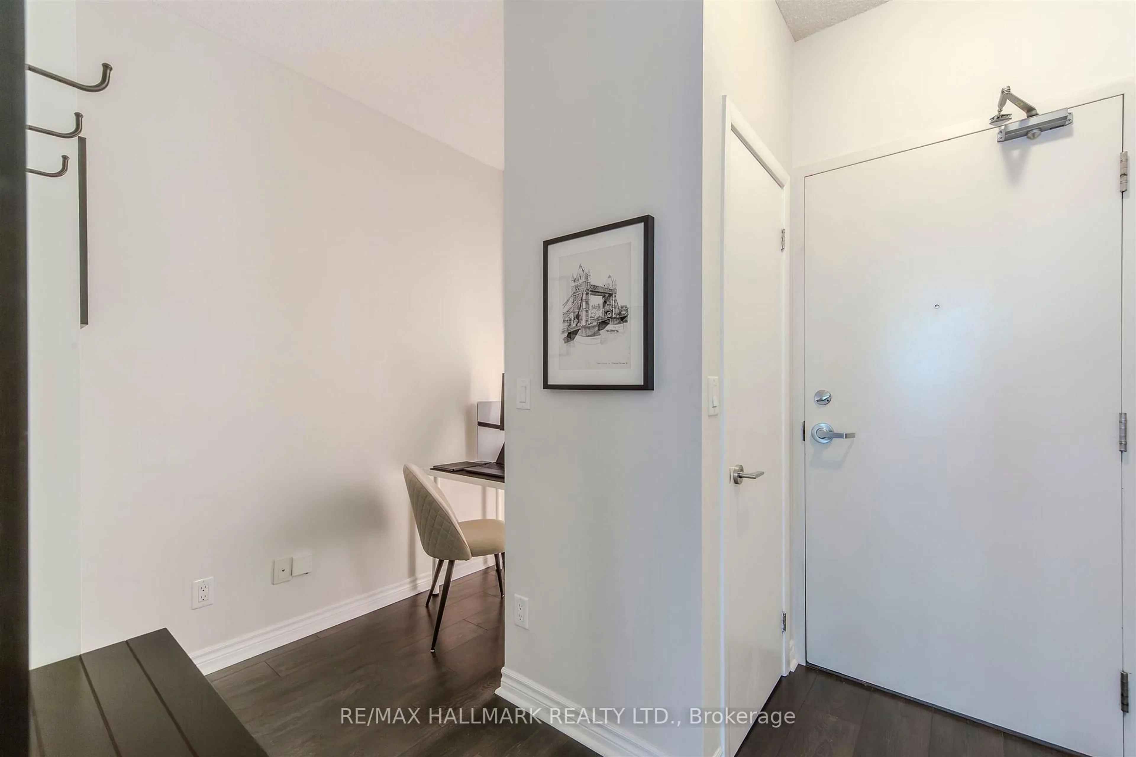 Indoor entryway for 15 Bruyeres Mews #1001, Toronto Ontario M5V 0A7