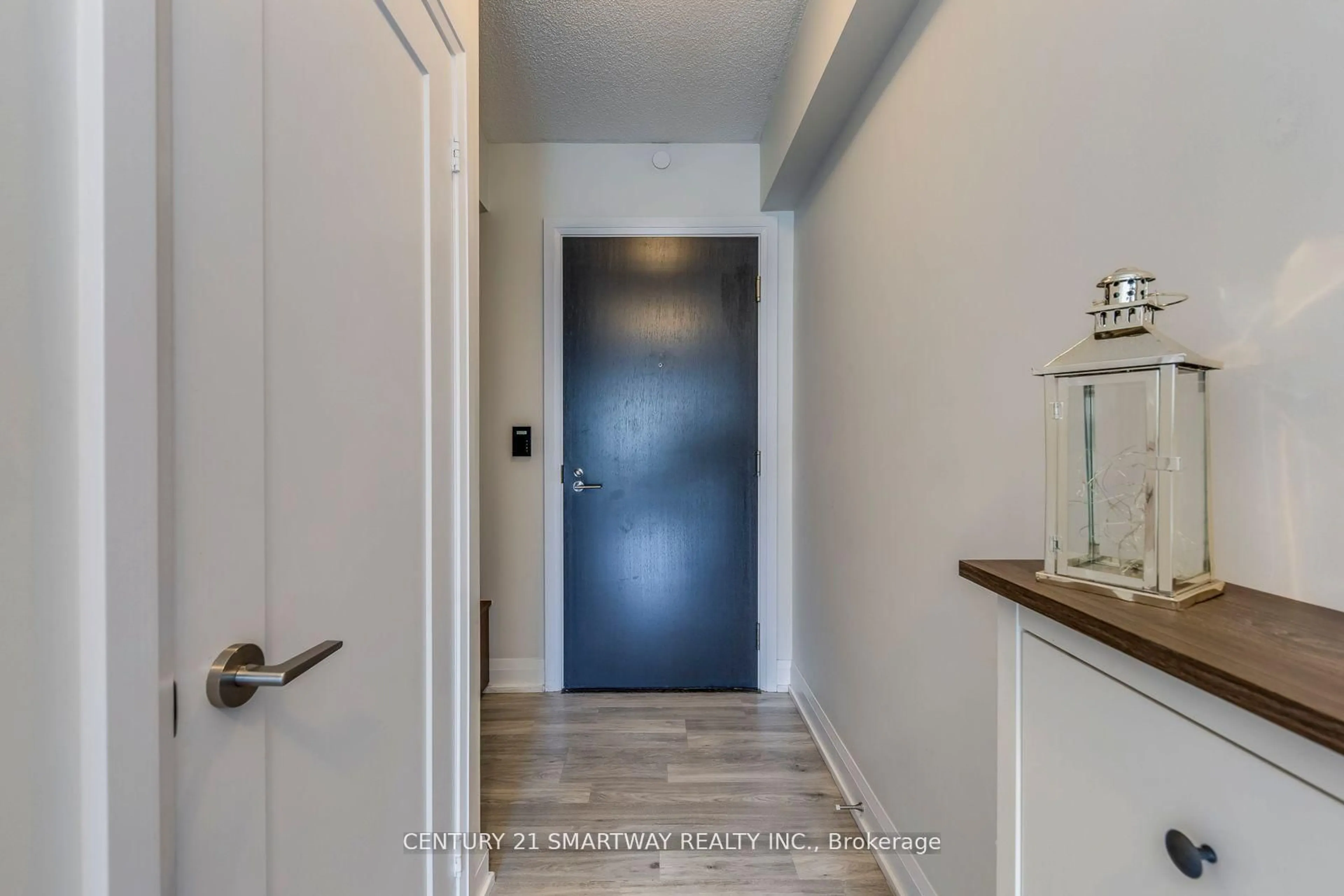 Indoor entryway for 18 Graydon Hall Dr #905, Toronto Ontario M3A 0A4