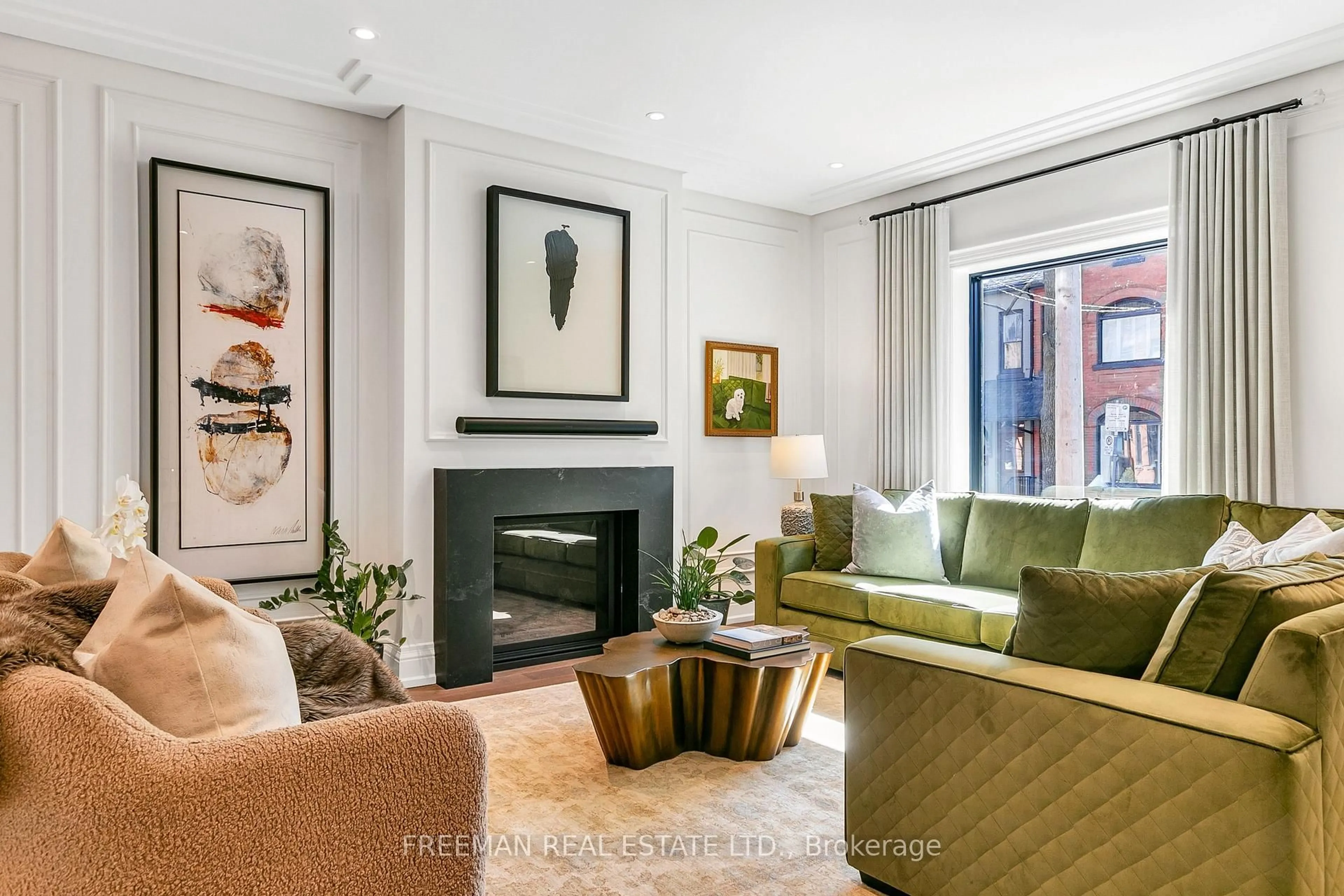 Living room with furniture, unknown for 34 Tranby Ave, Toronto Ontario M5R 1N5