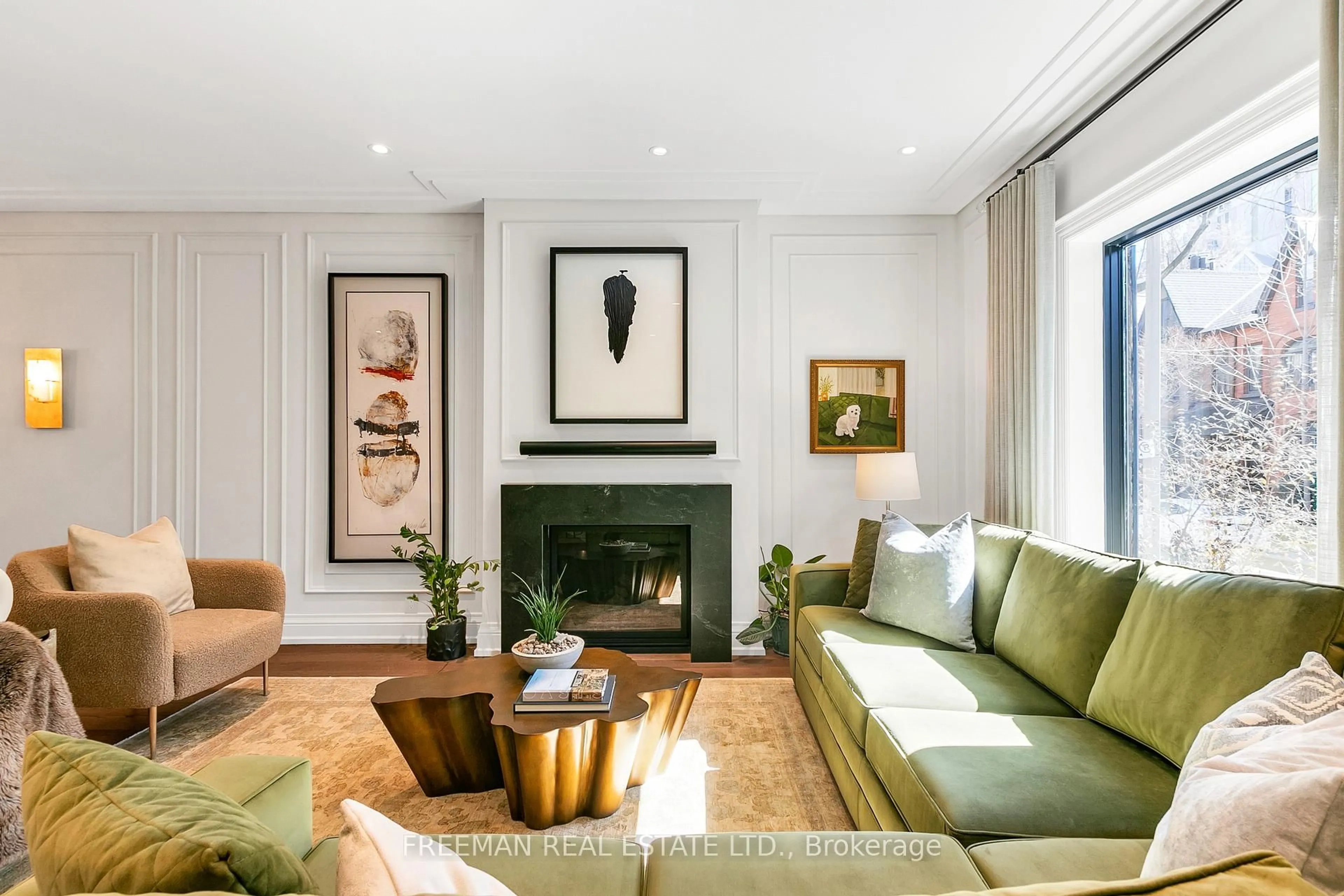 Living room with furniture, unknown for 34 Tranby Ave, Toronto Ontario M5R 1N5