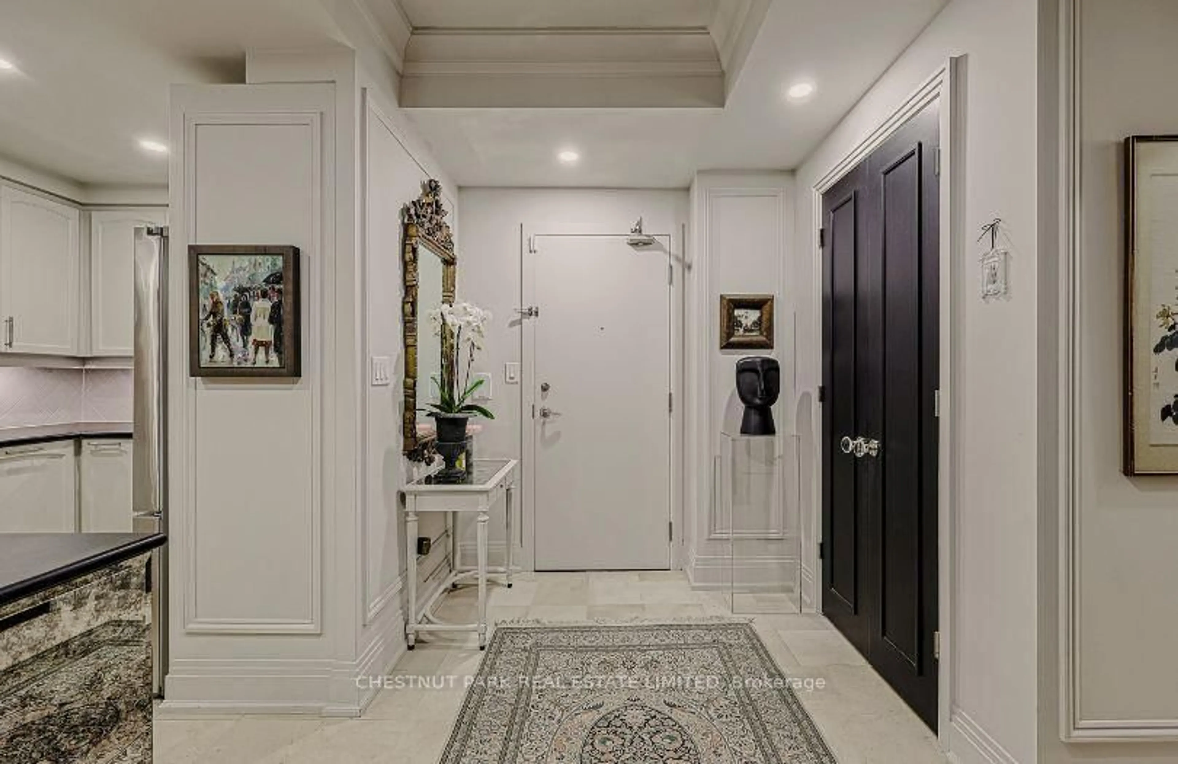 Indoor entryway for 99 Avenue Rd #508, Toronto Ontario M5R 2G5