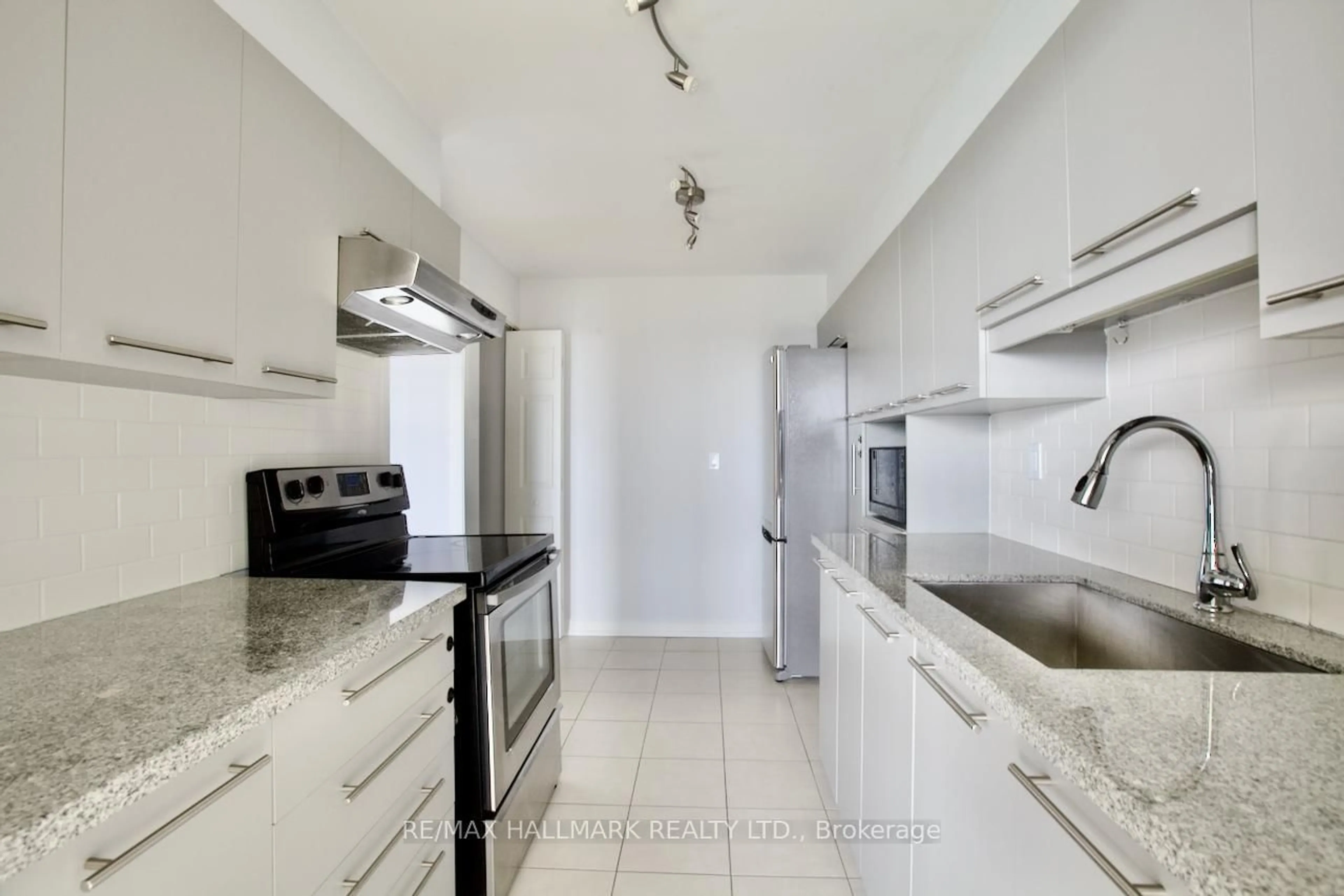 Standard kitchen, ceramic/tile floor for 260 Seneca Hill Dr #PH8, Toronto Ontario M2J 4S6
