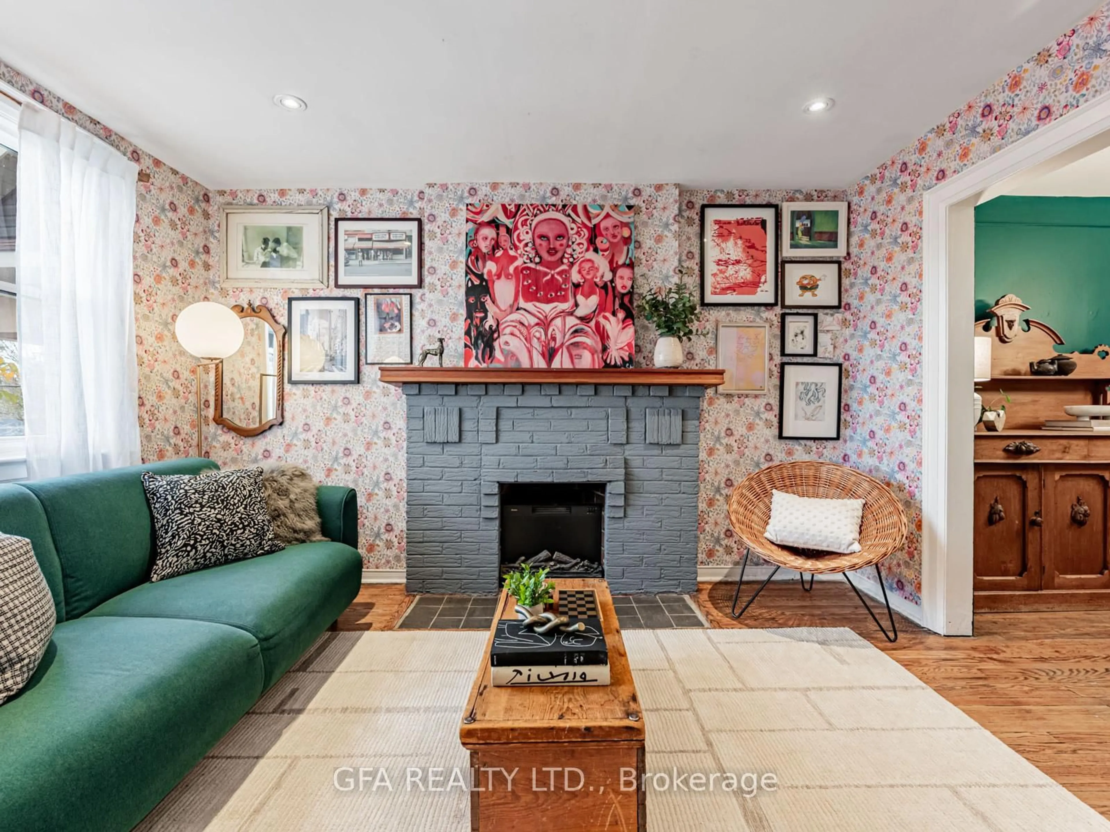 Living room with furniture, unknown for 880 Davenport Rd, Toronto Ontario M6G 2B6