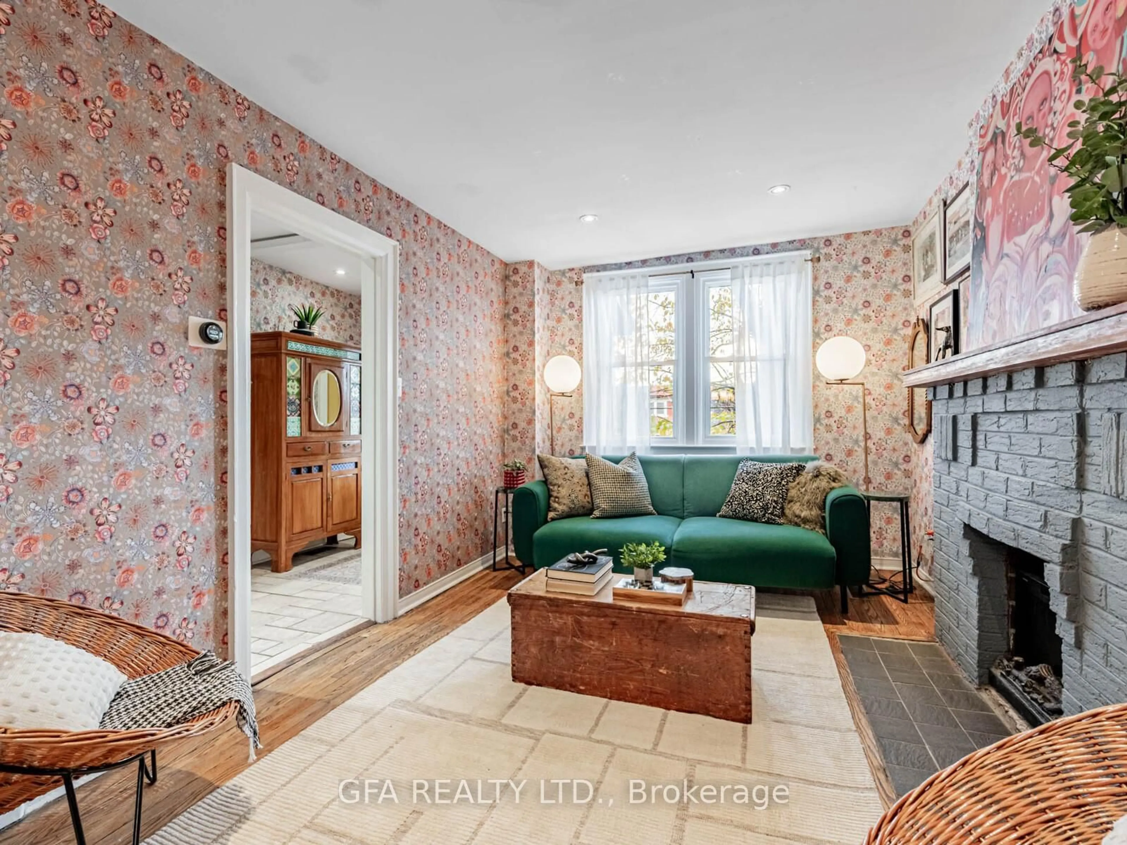 Living room with furniture, unknown for 880 Davenport Rd, Toronto Ontario M6G 2B6