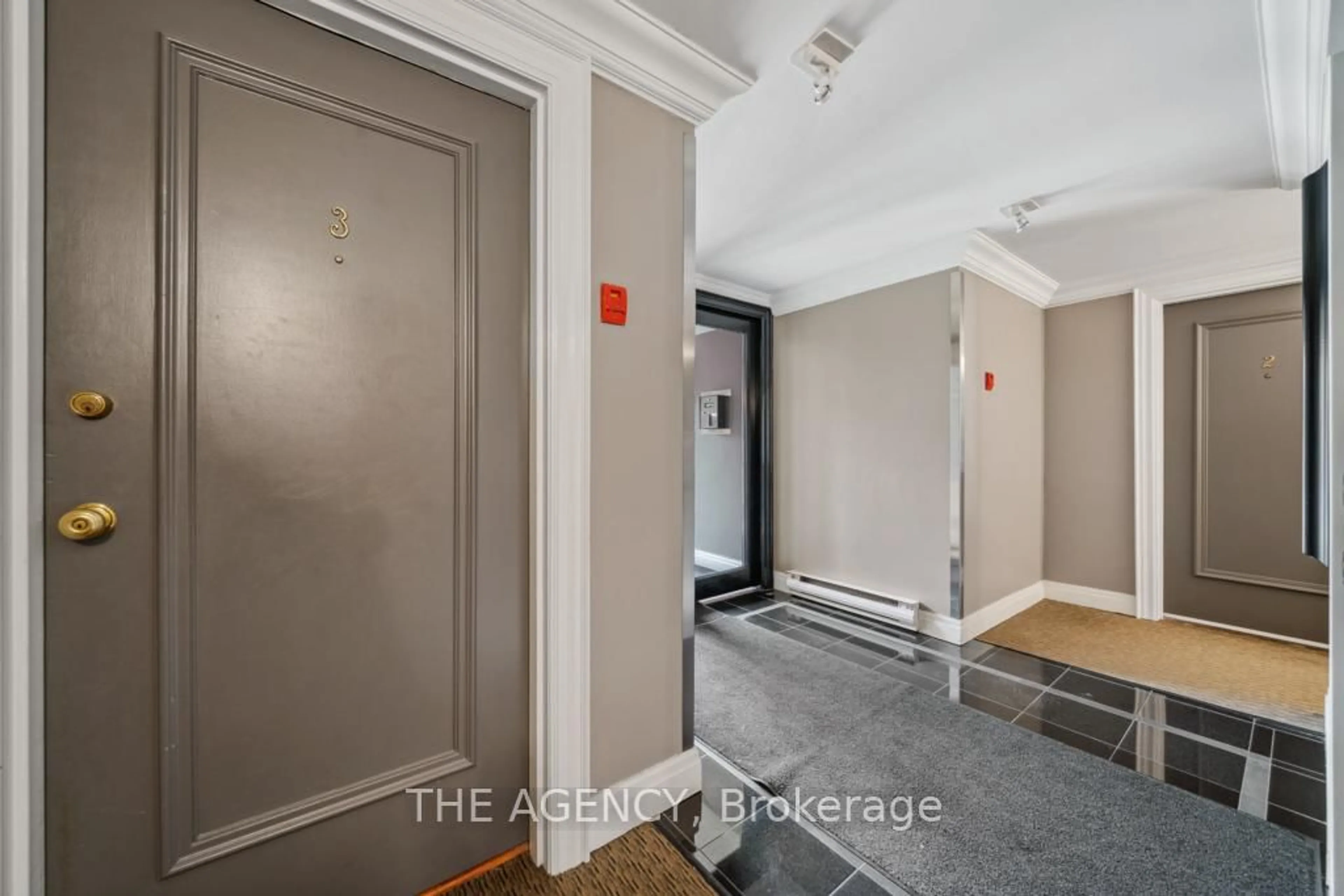 Indoor foyer for 105 Heath St #3, Toronto Ontario M4V 1T5