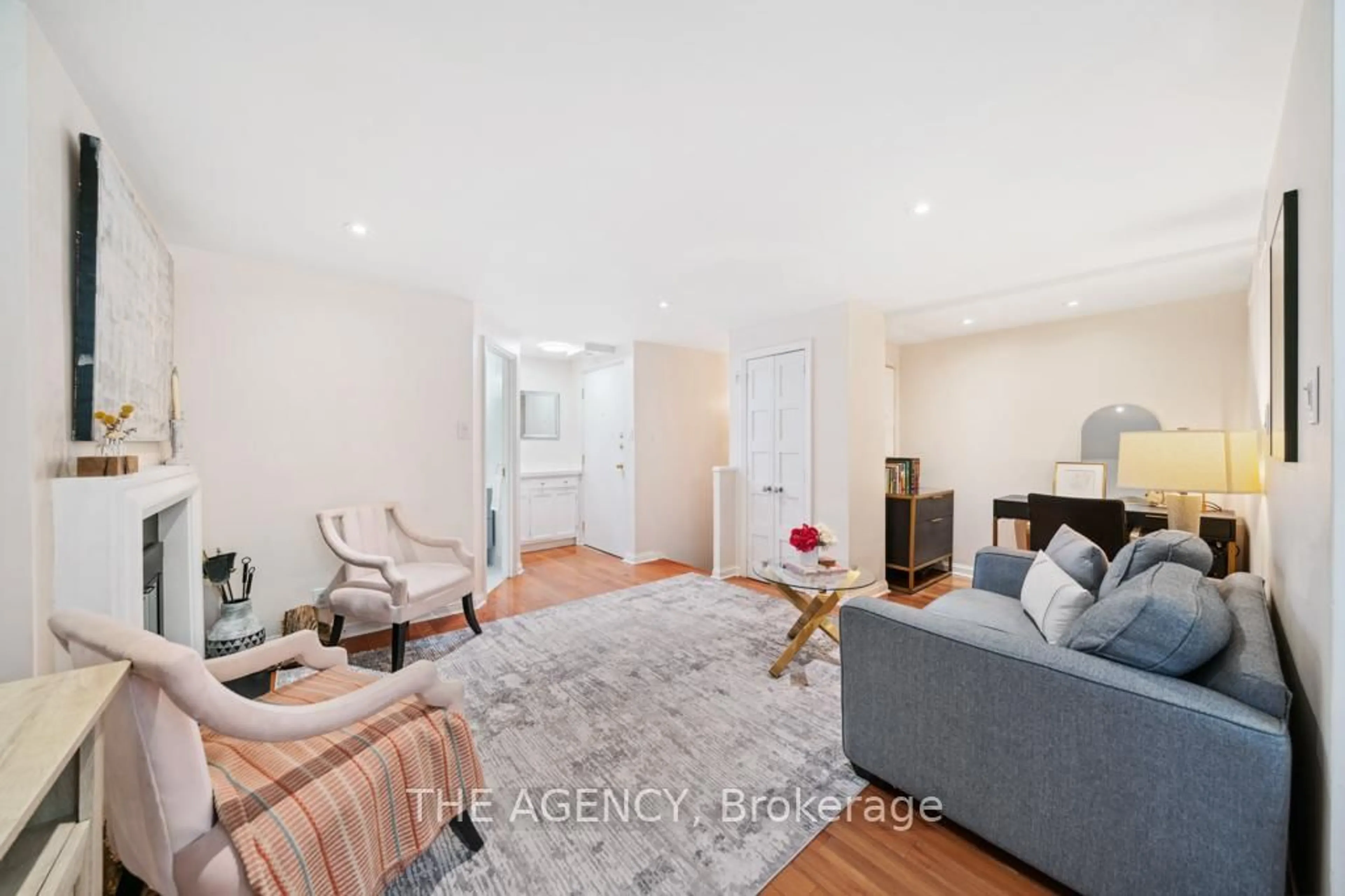 Living room with furniture, unknown for 105 Heath St #3, Toronto Ontario M4V 1T5