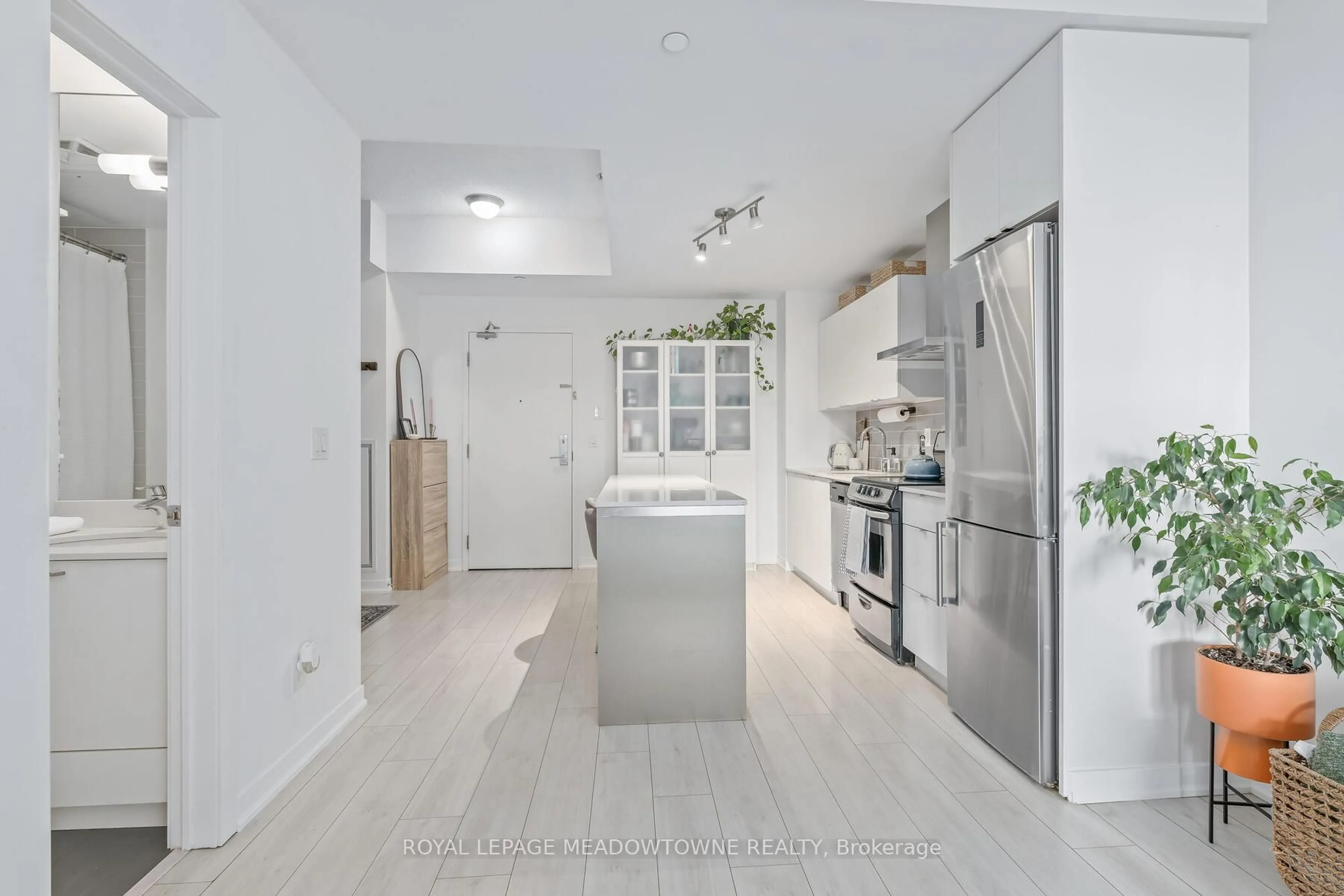 Open concept kitchen, ceramic/tile floor for 51 East Liberty St #510, Toronto Ontario M6K 3P8