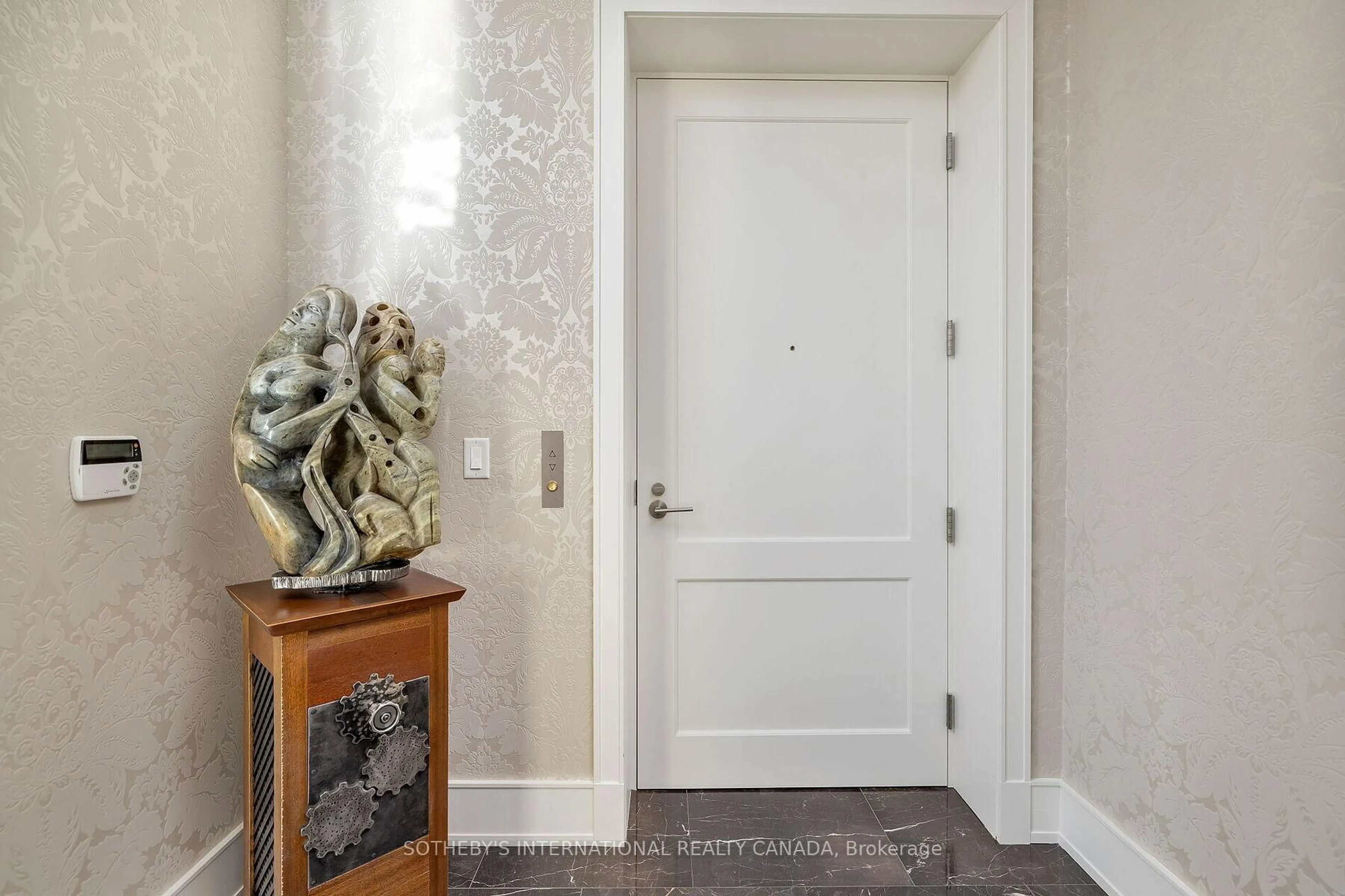 Indoor entryway for 183 Wellington St #2506, Toronto Ontario M5V 0A1