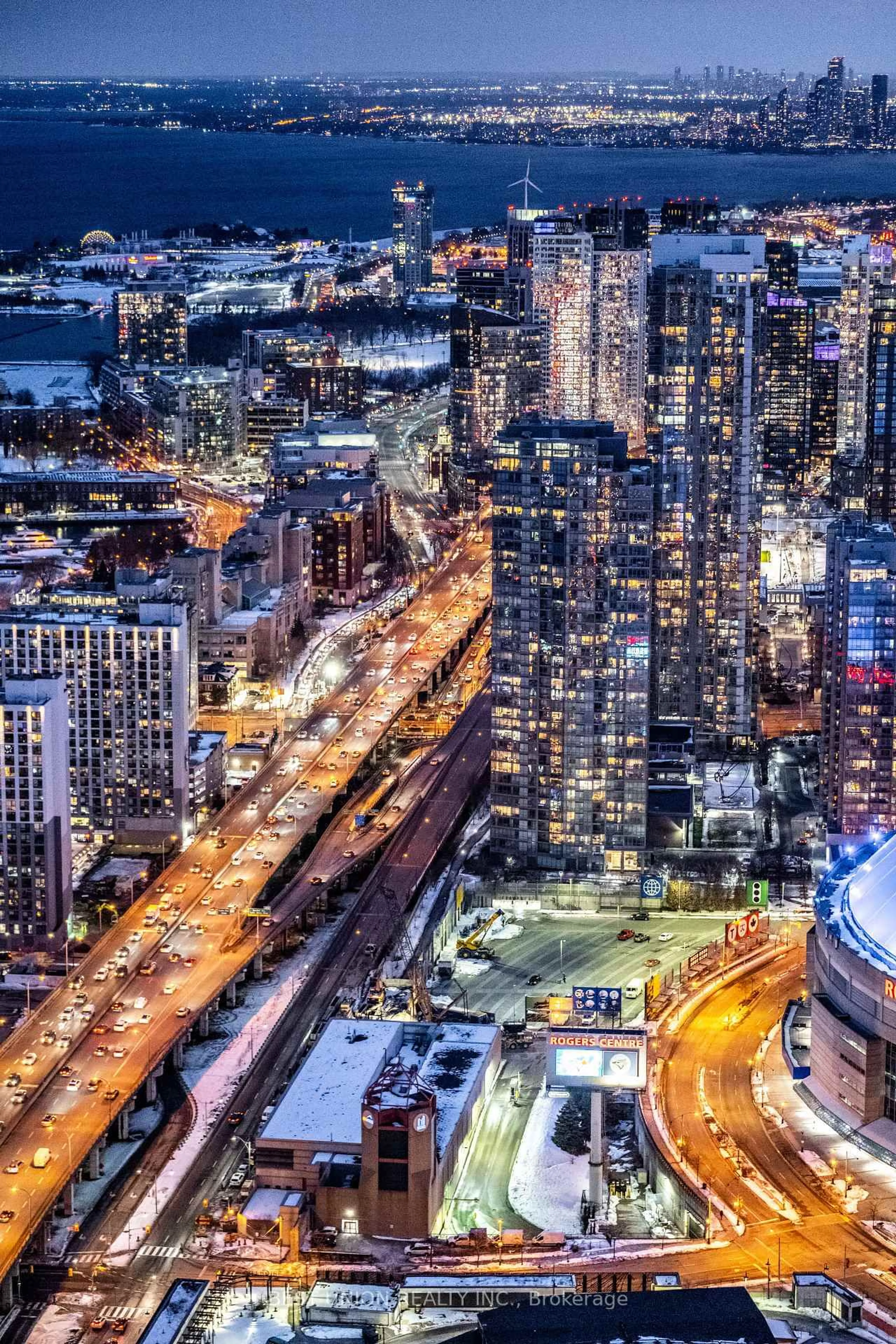 Blurry image for 14 York St #6406, Toronto Ontario M5J 0B1