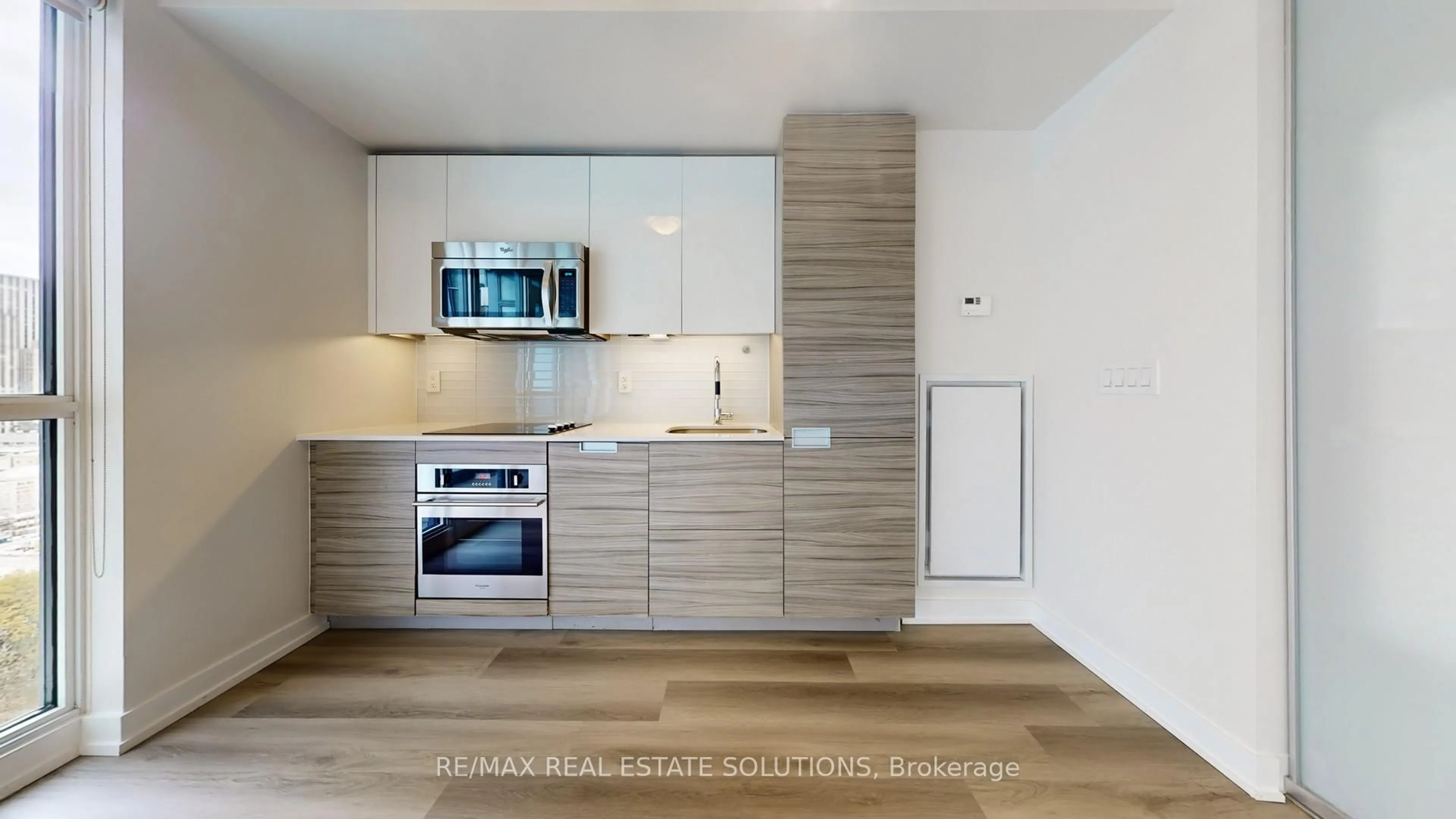 Standard kitchen, wood/laminate floor for 210 Simcoe St #1303, Toronto Ontario M5T 0A9