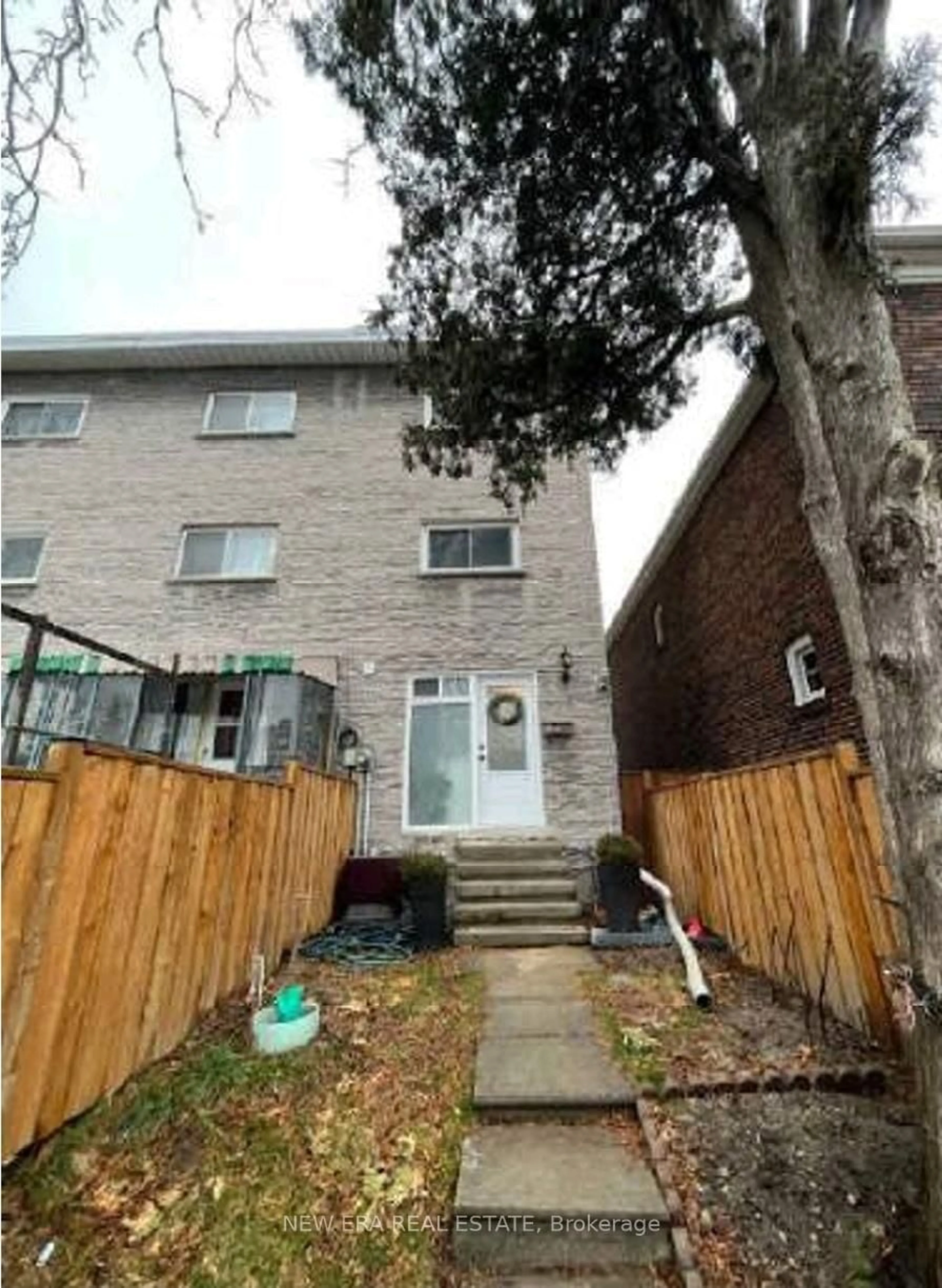 Unknown for 48 Carr St, Toronto Ontario M5T 1B7