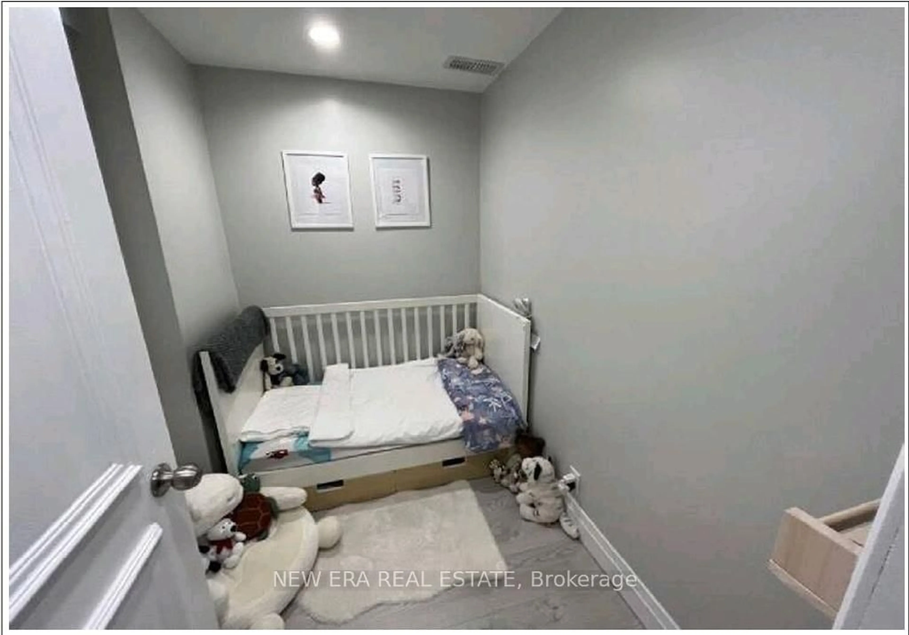 A pic of a room for 48 Carr St, Toronto Ontario M5T 1B7