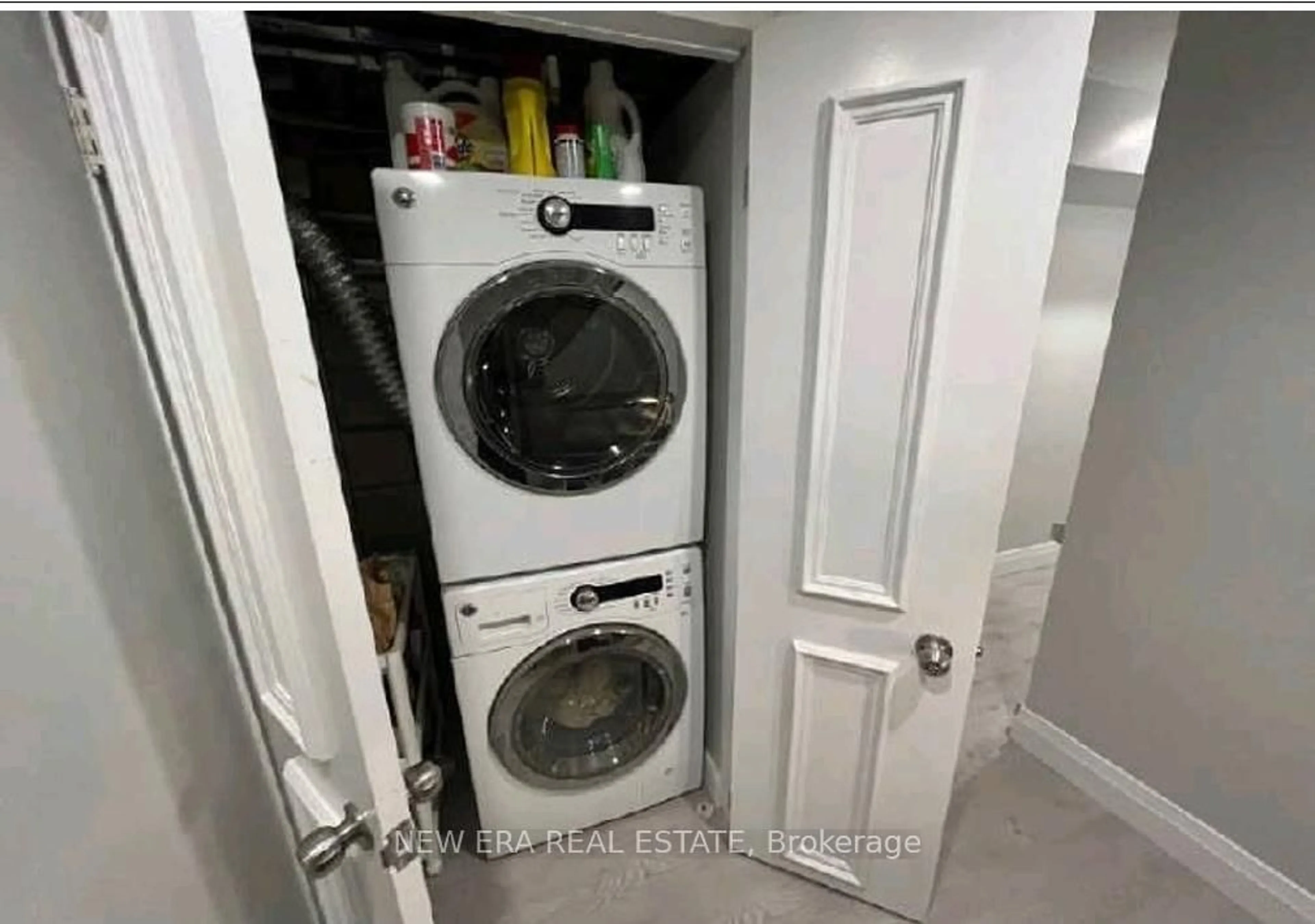 Laundry room for 48 Carr St, Toronto Ontario M5T 1B7