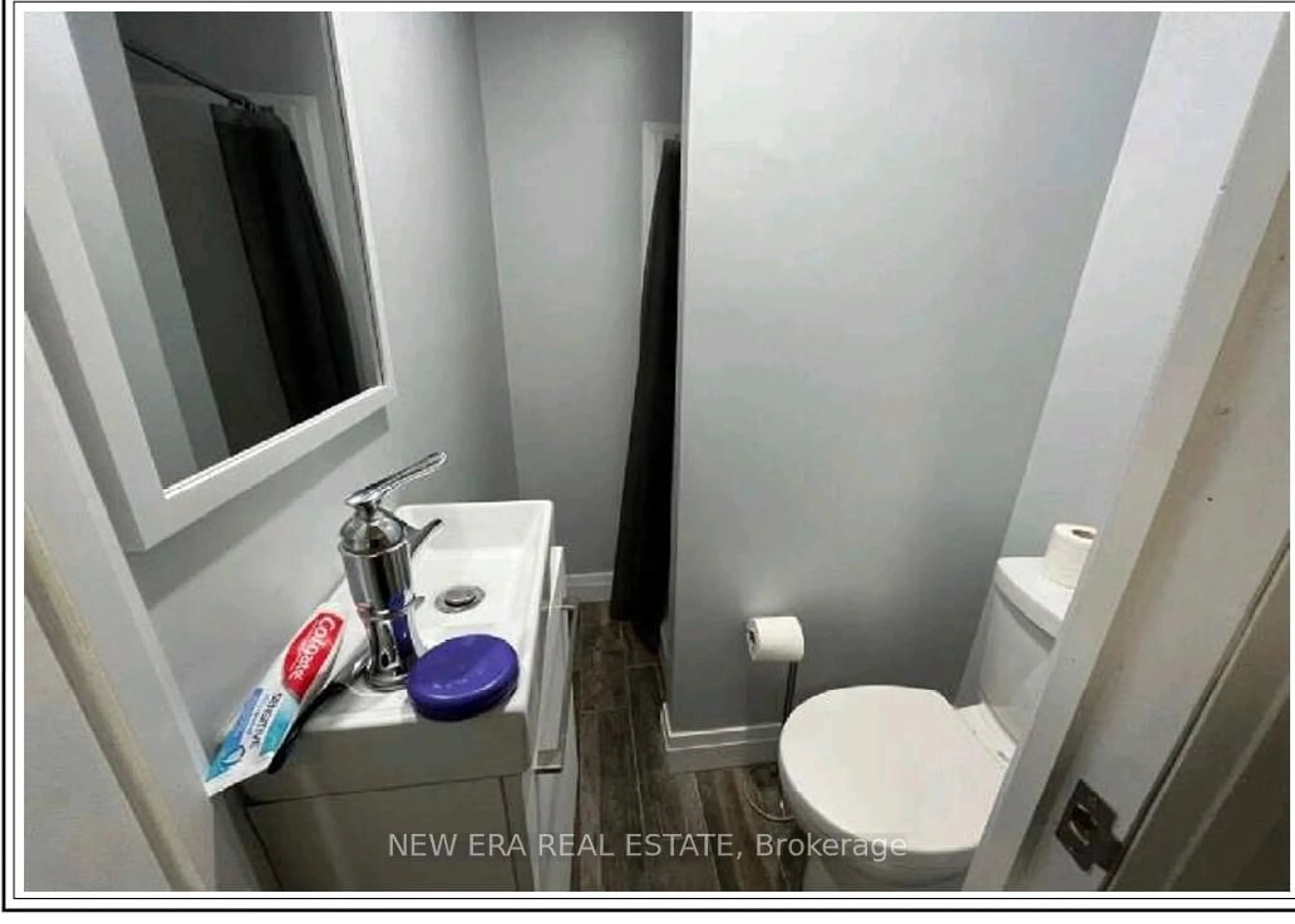 A pic of a room for 48 Carr St, Toronto Ontario M5T 1B7