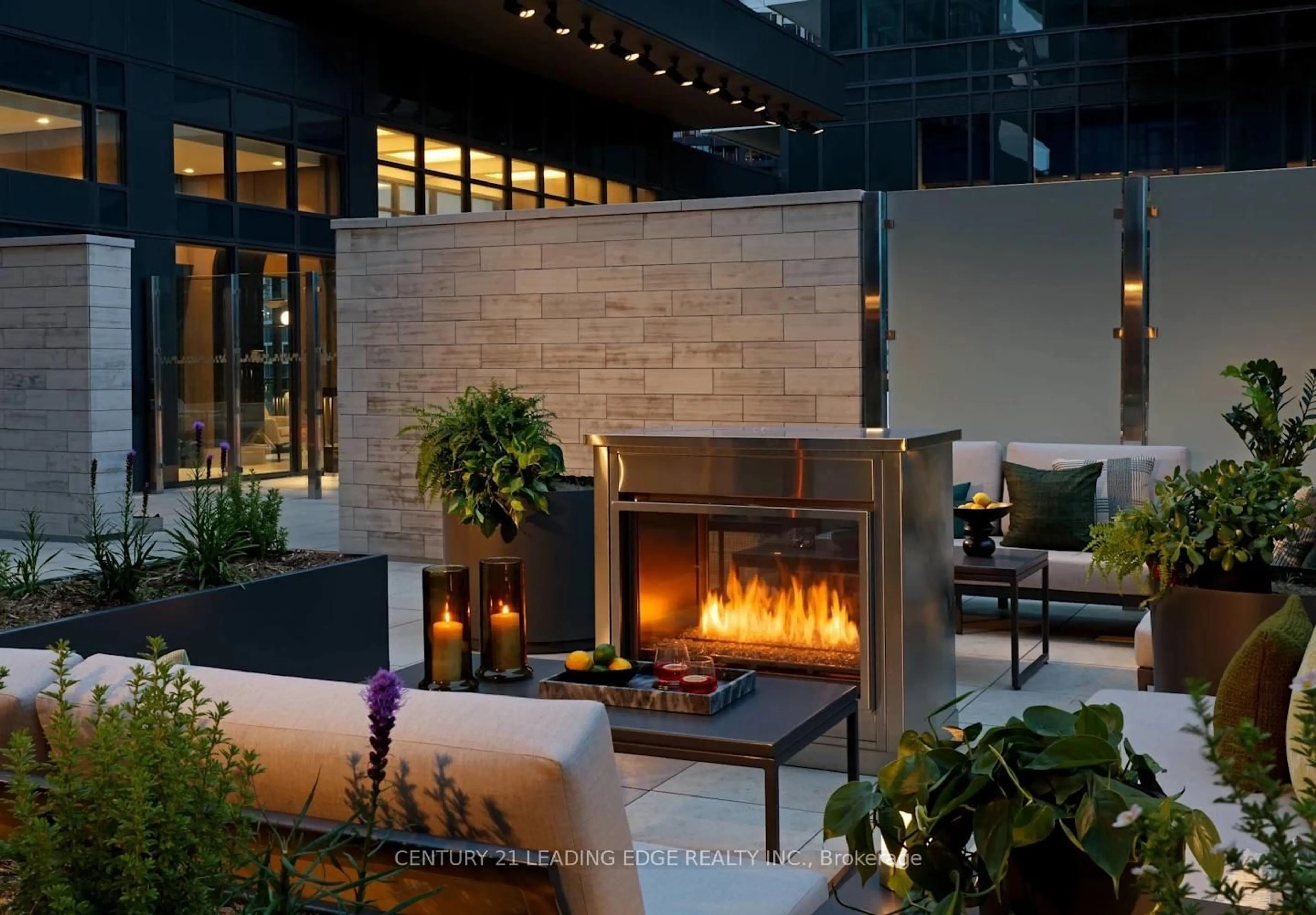 Patio, street for 30 Inn On The Park Dr #712, Toronto Ontario M3C 0P7