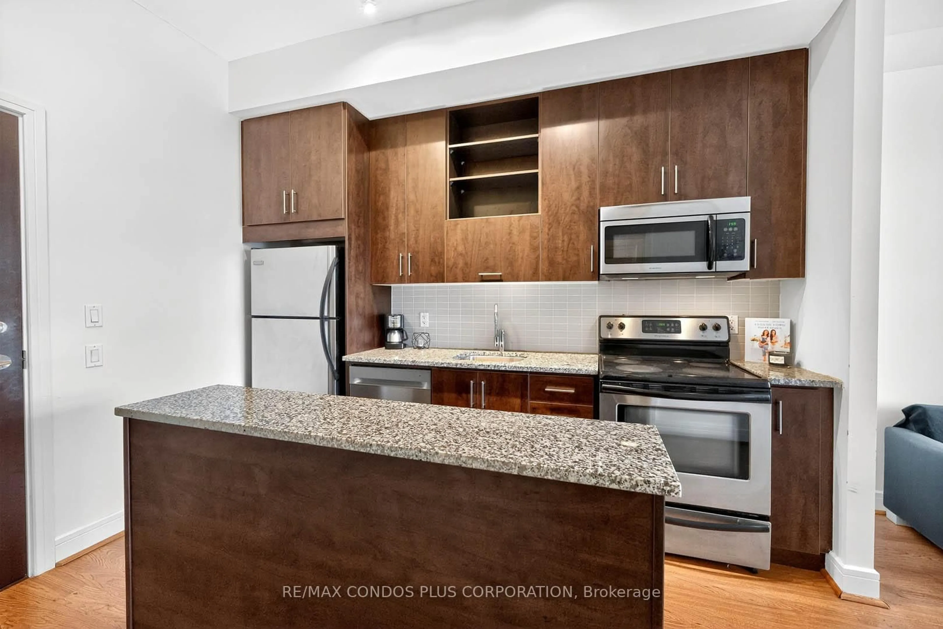 Standard kitchen, unknown for 116 George St #N507, Toronto Ontario M5A 3S9