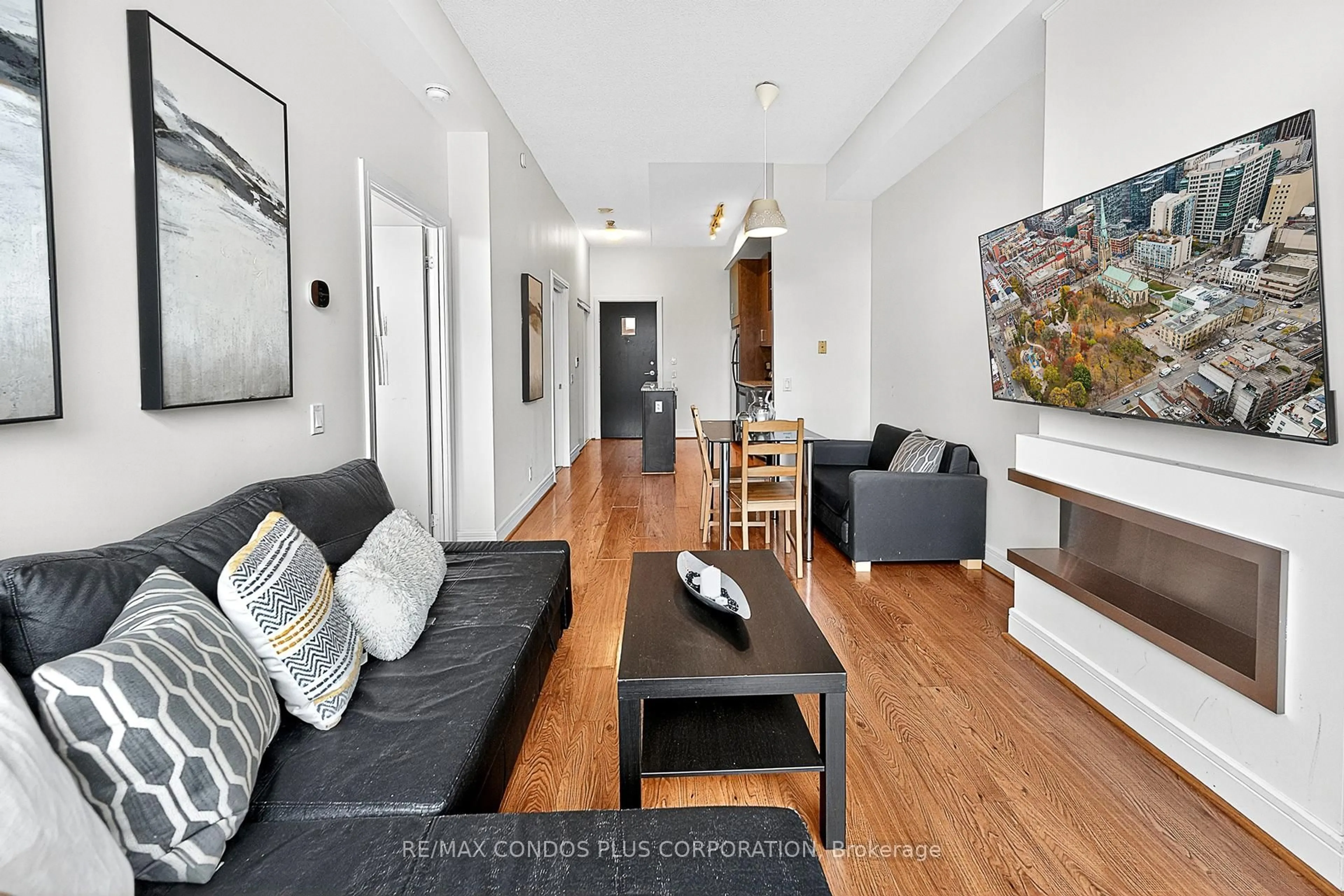 Living room with furniture, wood/laminate floor for 116 George St #N507, Toronto Ontario M5A 3S9