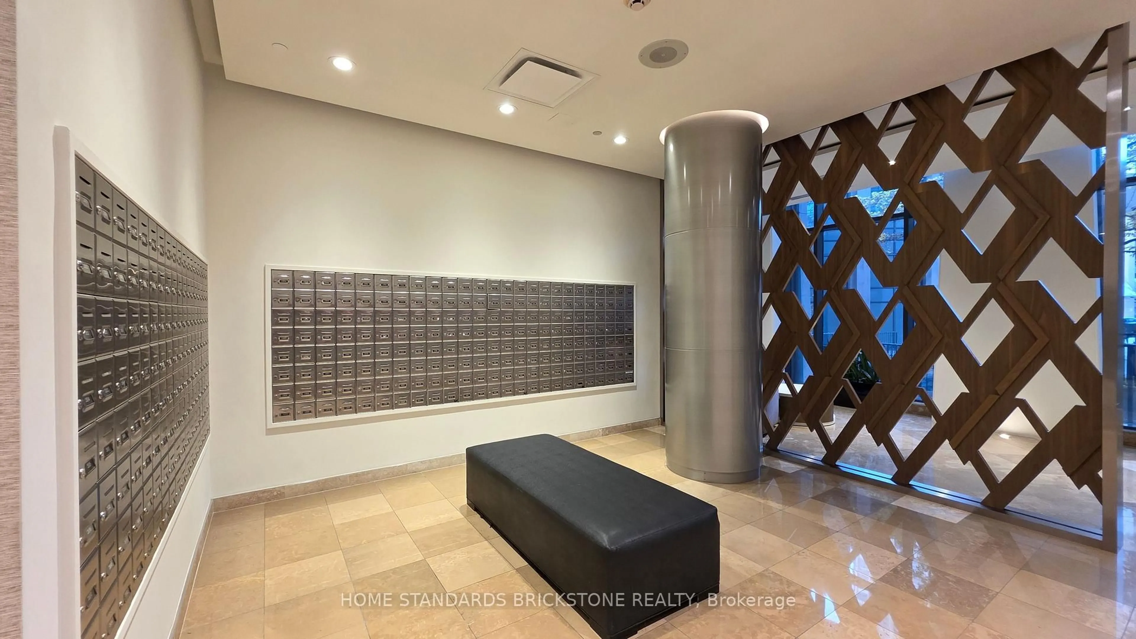 Indoor foyer for 5 Northtown Way #712, Toronto Ontario M2N 7A1