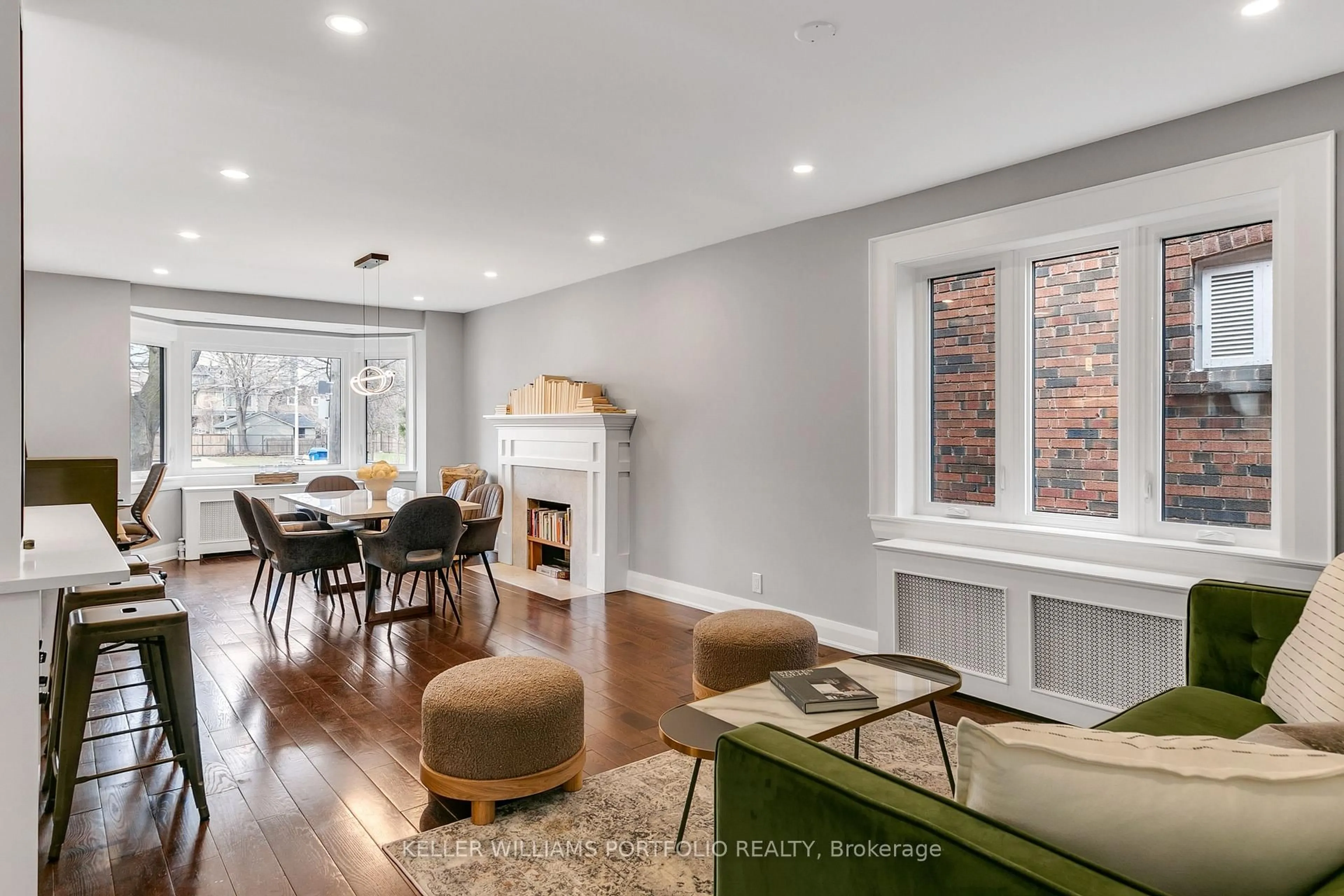 Living room with furniture, unknown for 229 Manor Rd, Toronto Ontario M4S 1R9