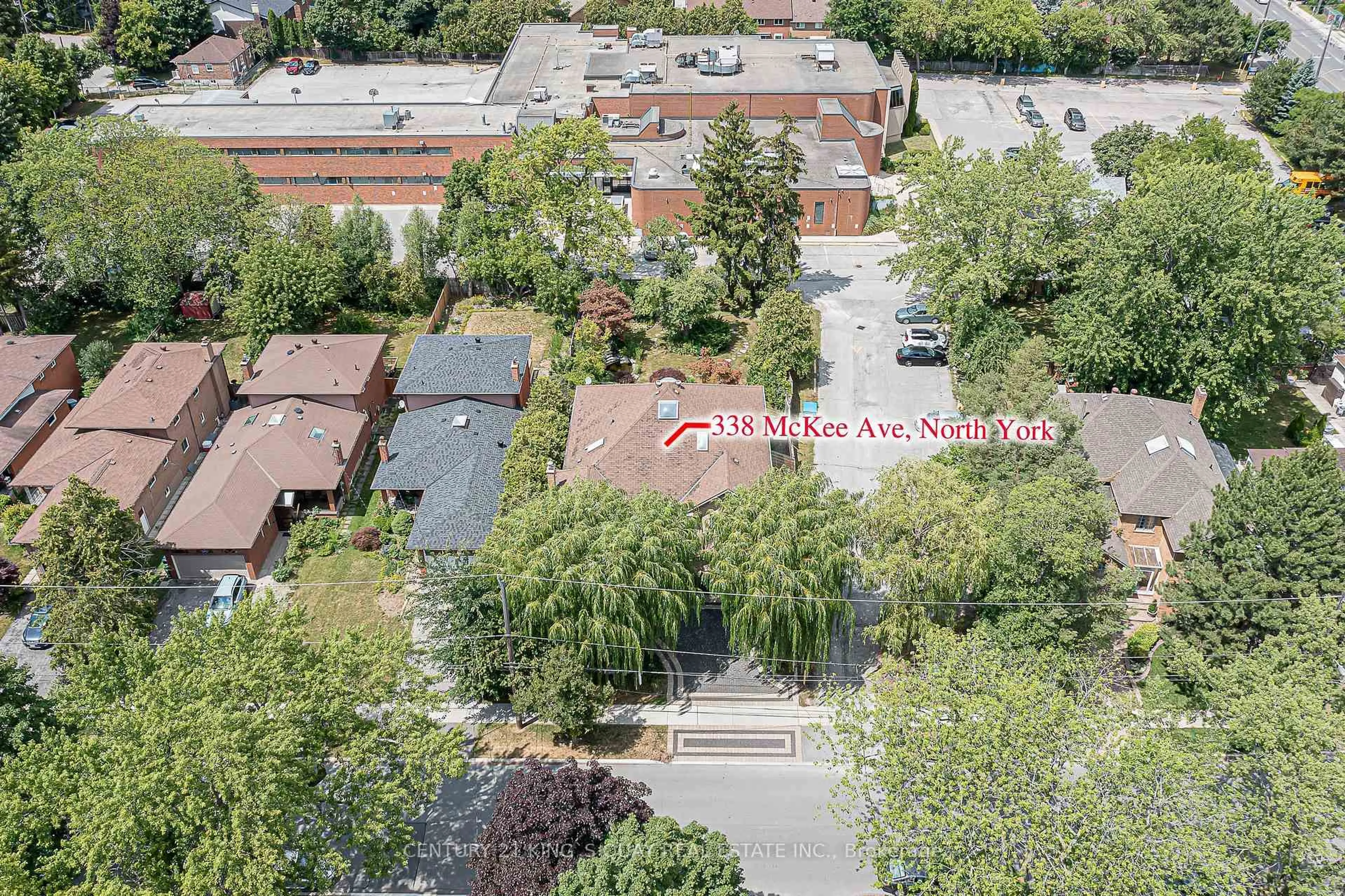 A pic from outside/outdoor area/front of a property/back of a property/a pic from drone, city buildings view from balcony for 338 Mckee Ave, Toronto Ontario M2N 4E5