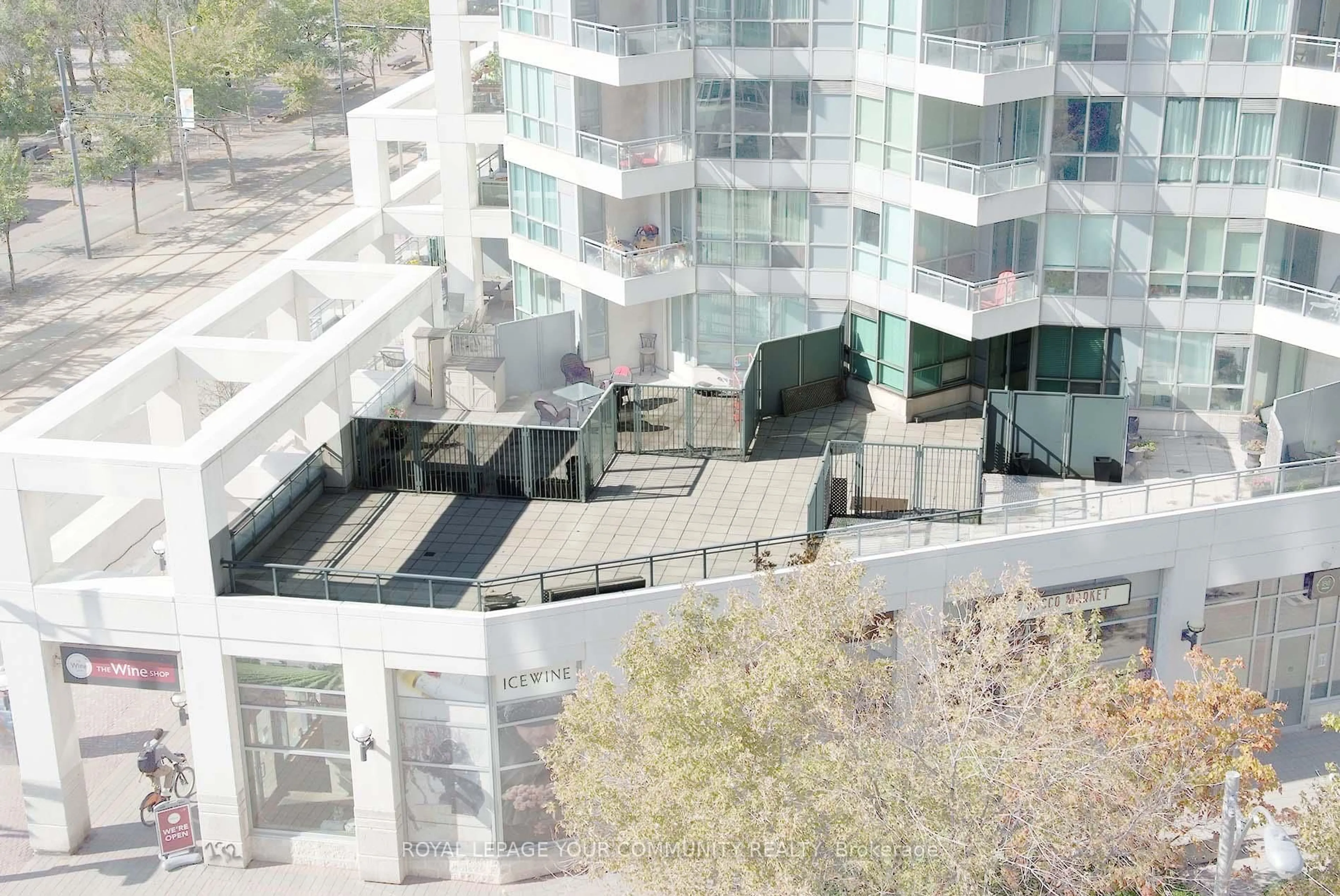 Unknown for 228 Queens Quay #205, Toronto Ontario M5J 2X1